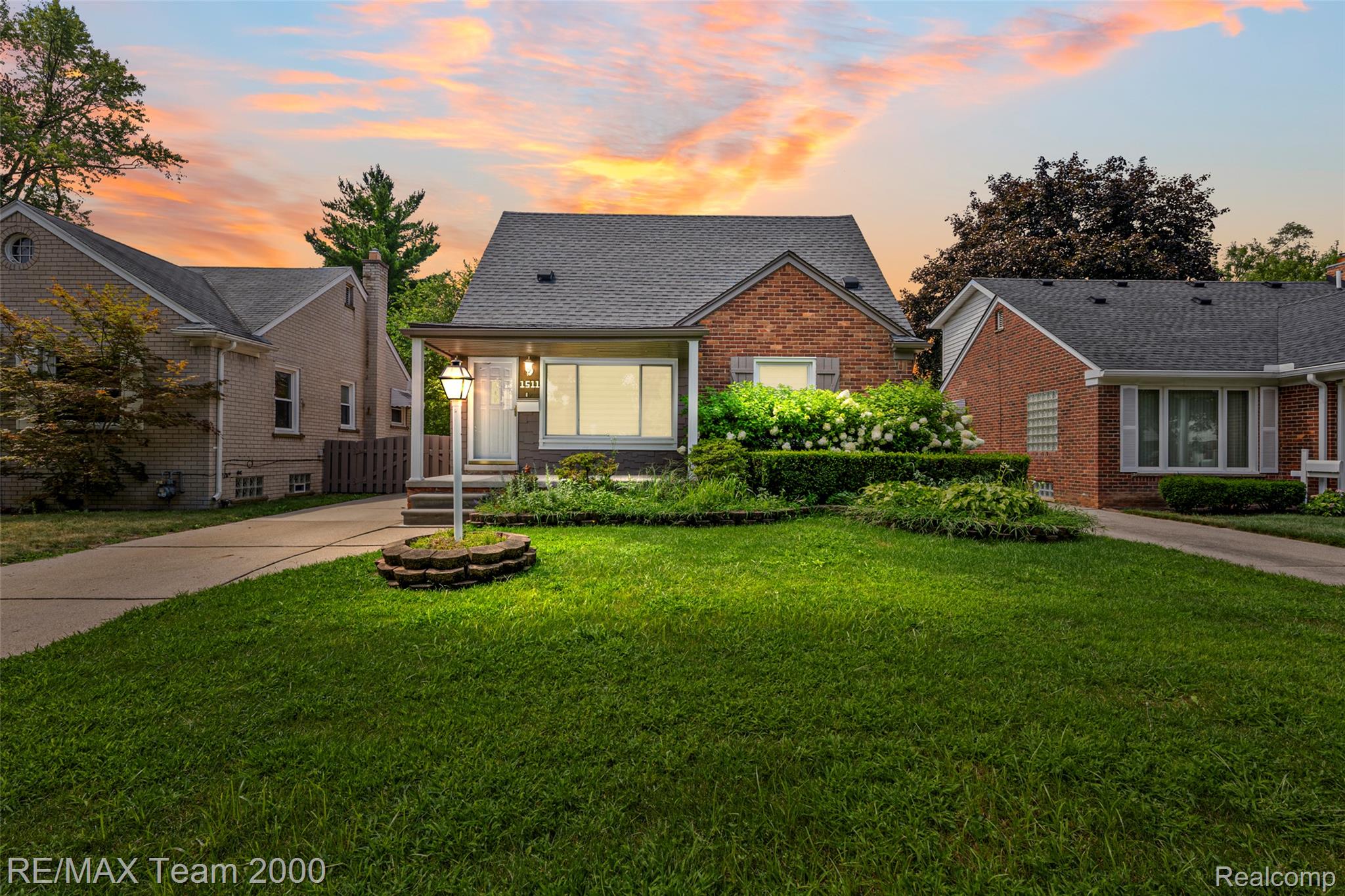1511 N Silvery Lane Property Photo 1