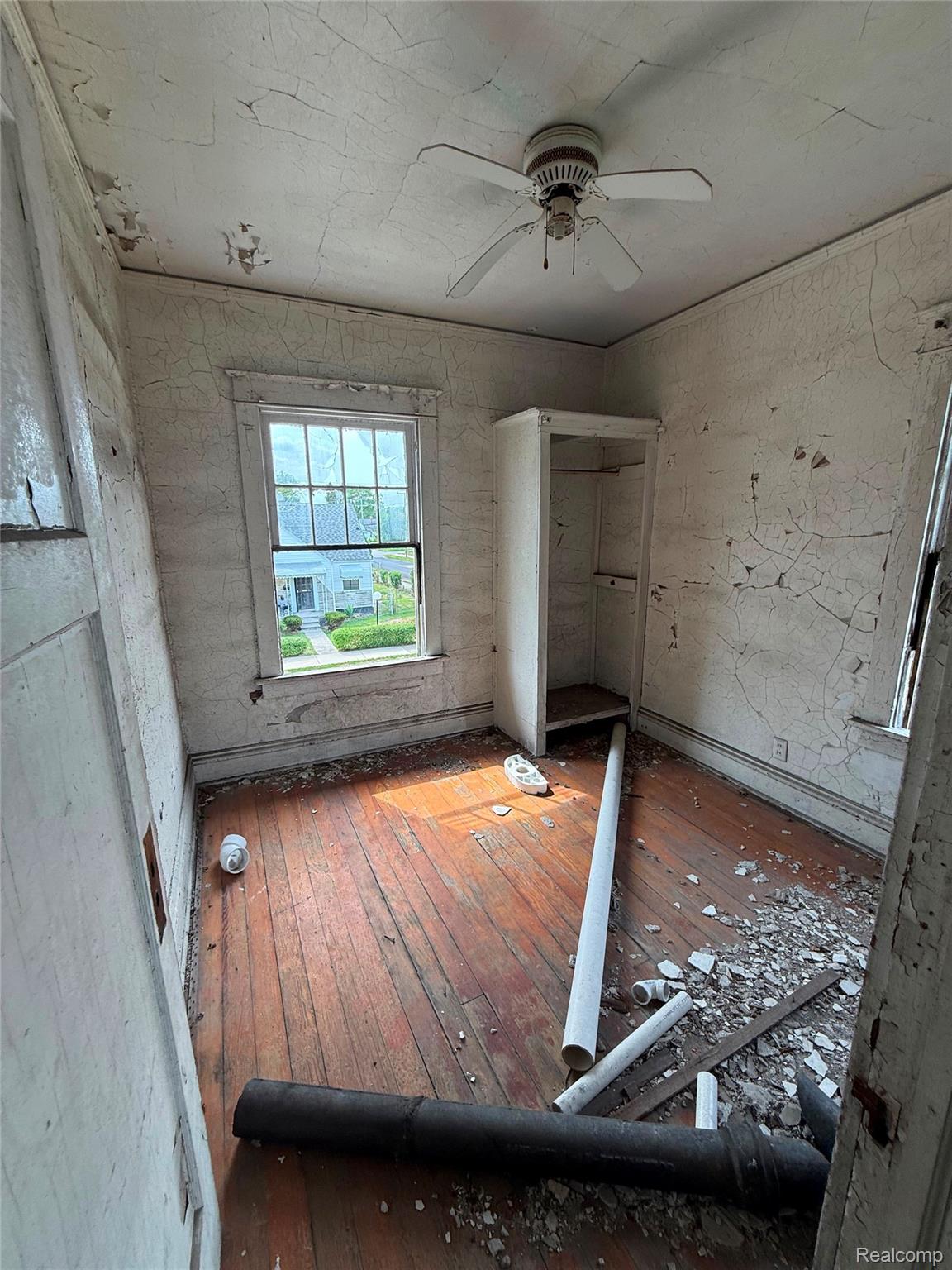 19260 Hull Street Property Photo 5