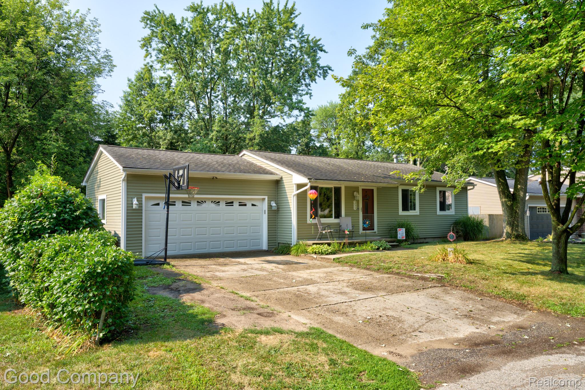 255 Oriole Street Property Photo 1