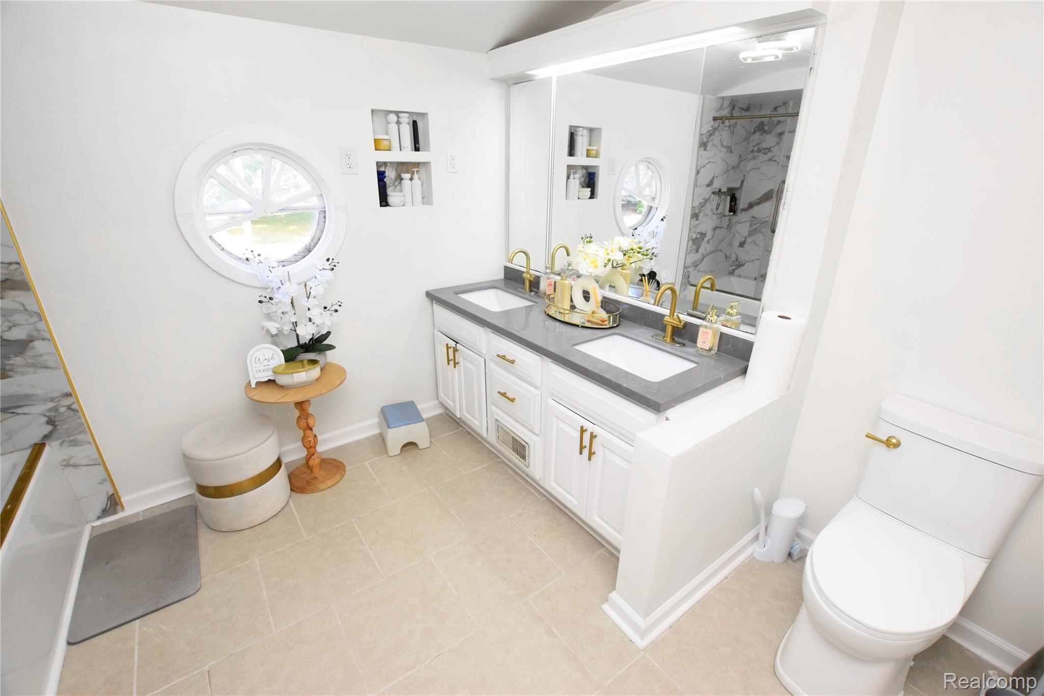 2201 Miller Rd Property Photo 14