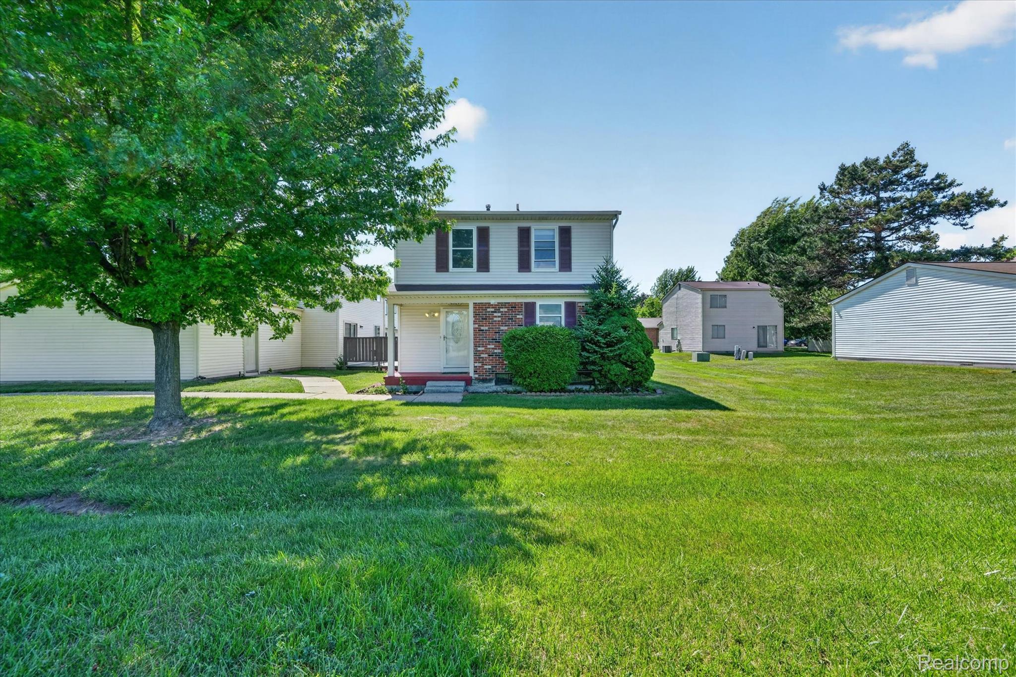 2824 Roundtree Drive Property Photo 4