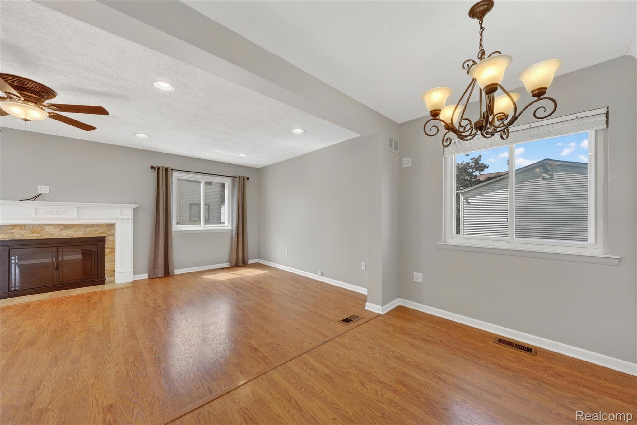2824 Roundtree Drive Property Photo 8