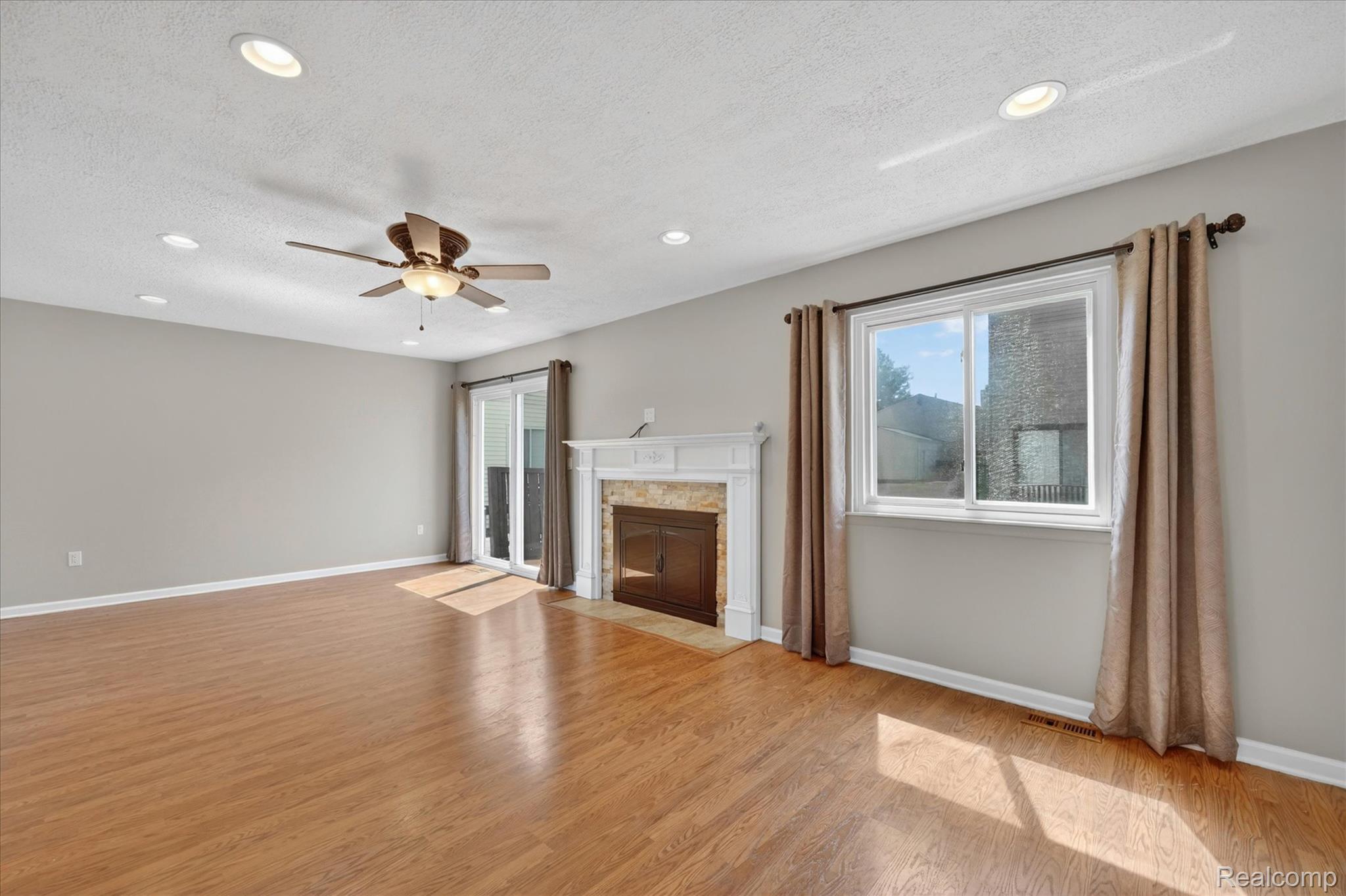 2824 Roundtree Drive Property Photo 10