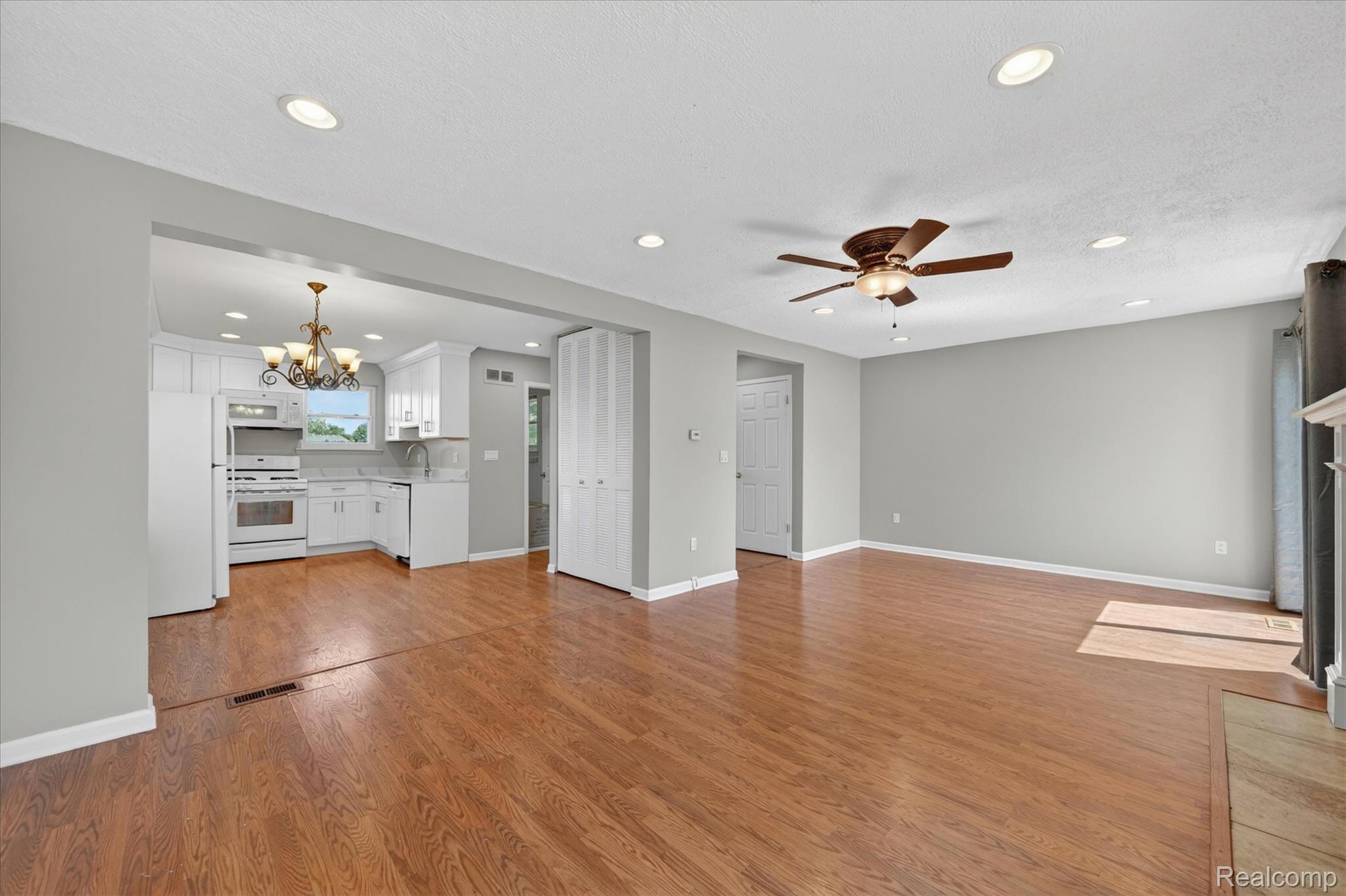 2824 Roundtree Drive Property Photo 11