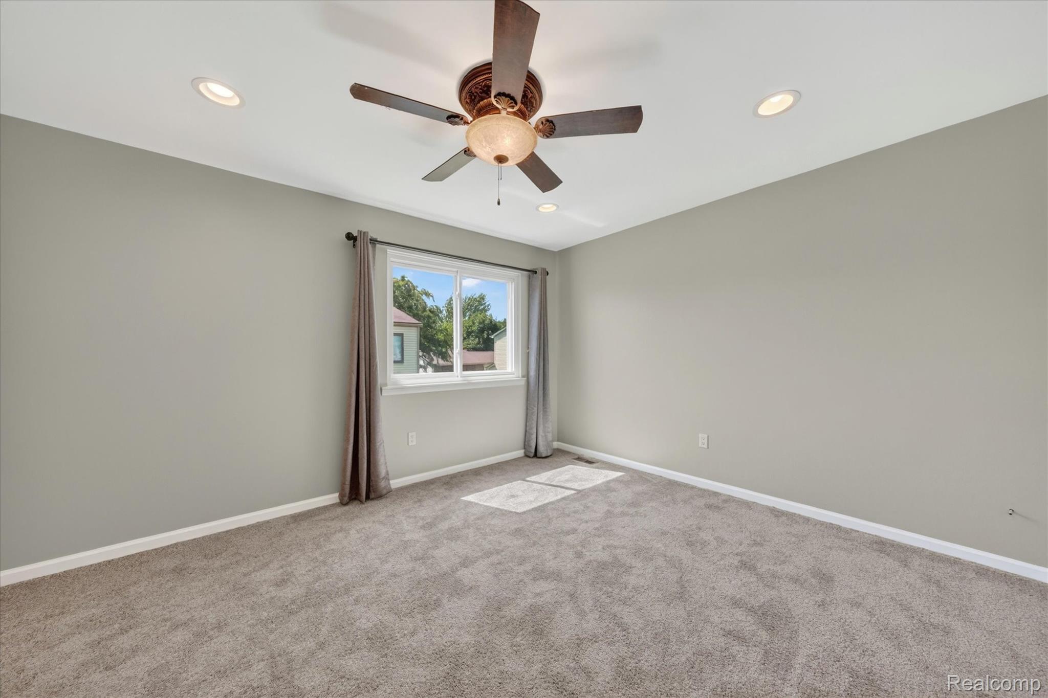 2824 Roundtree Drive Property Photo 20