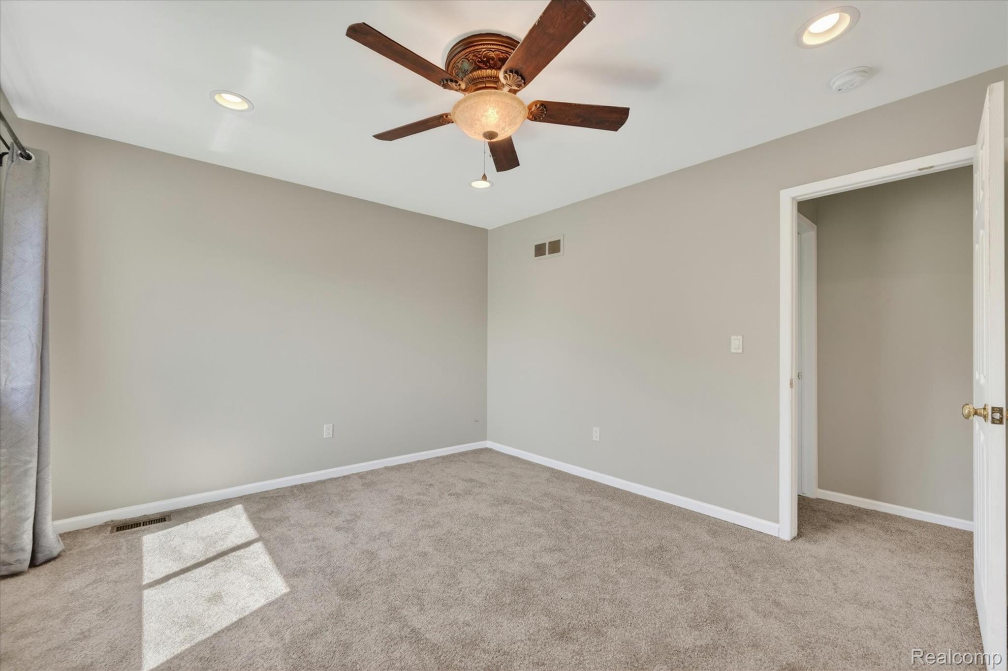 2824 Roundtree Drive Property Photo 21