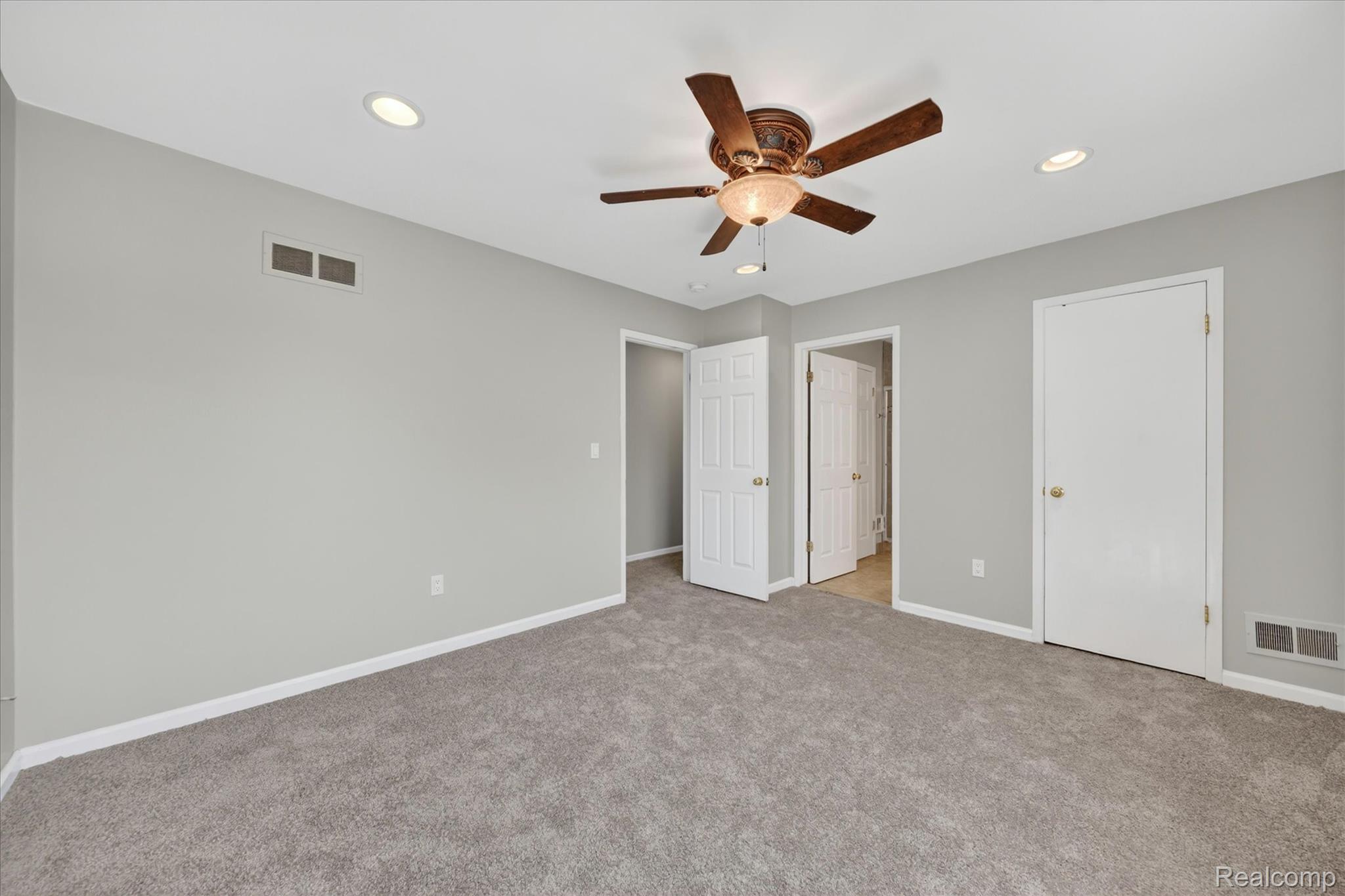 2824 Roundtree Drive Property Photo 22
