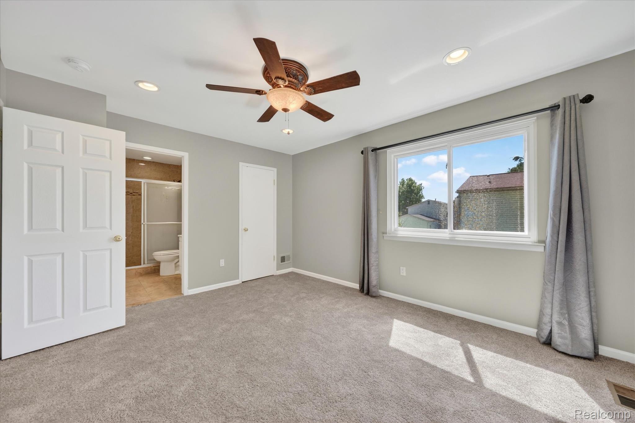 2824 Roundtree Drive Property Photo 23