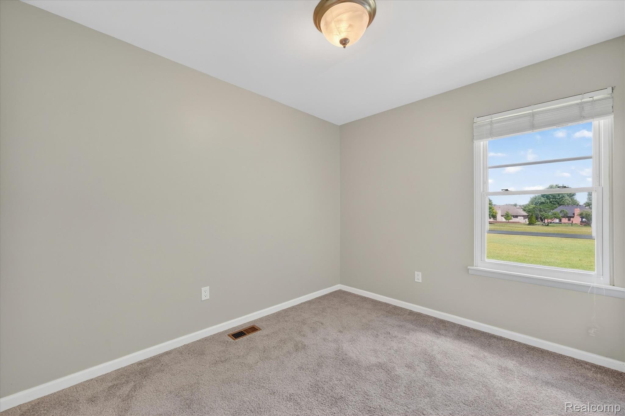 2824 Roundtree Drive Property Photo 25