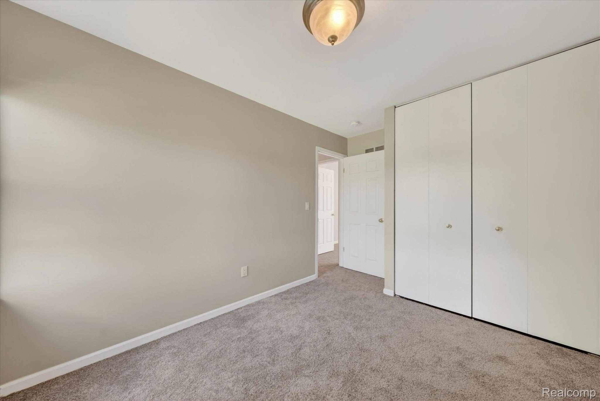 2824 Roundtree Drive Property Photo 27
