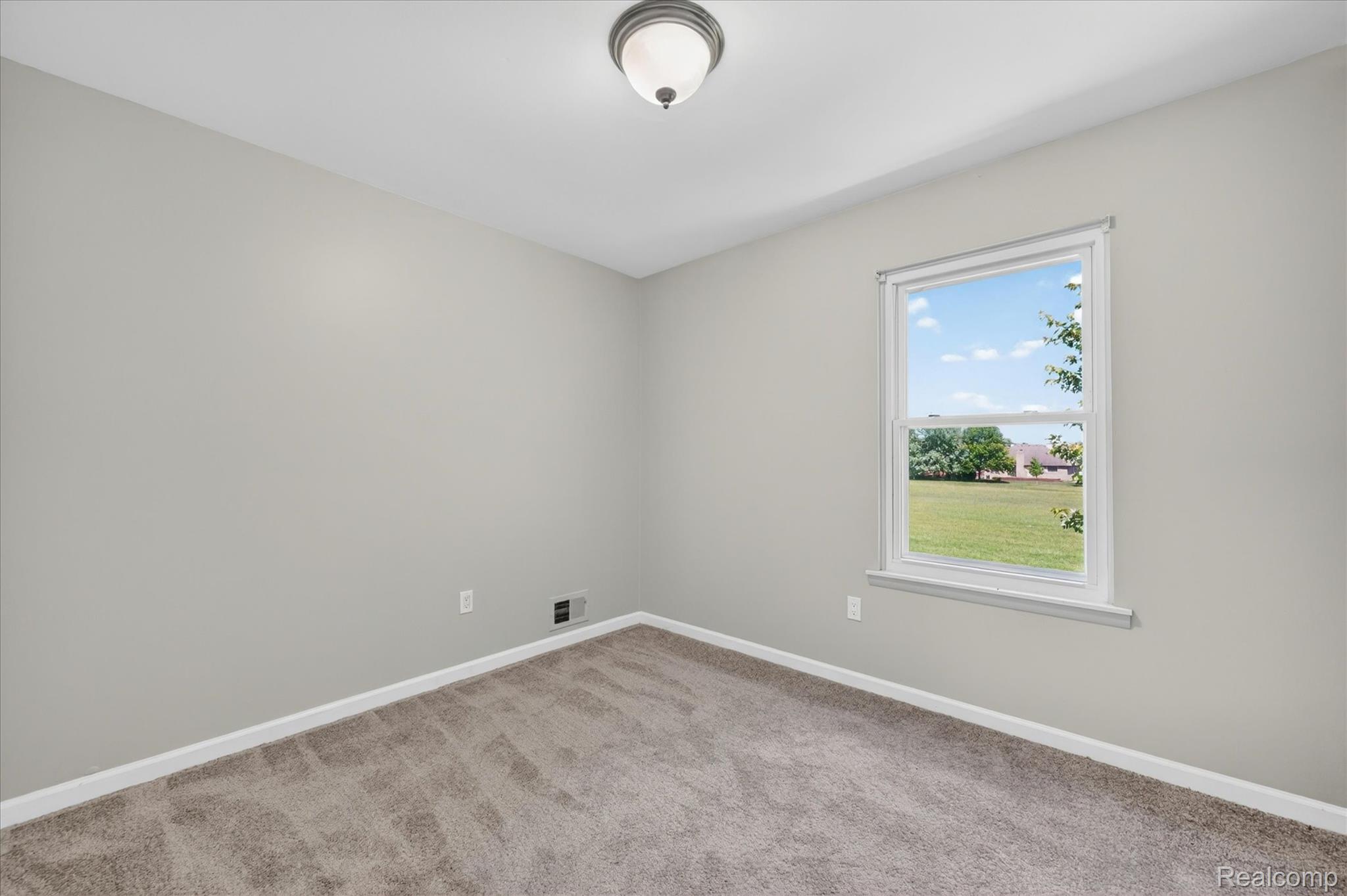 2824 Roundtree Drive Property Photo 28