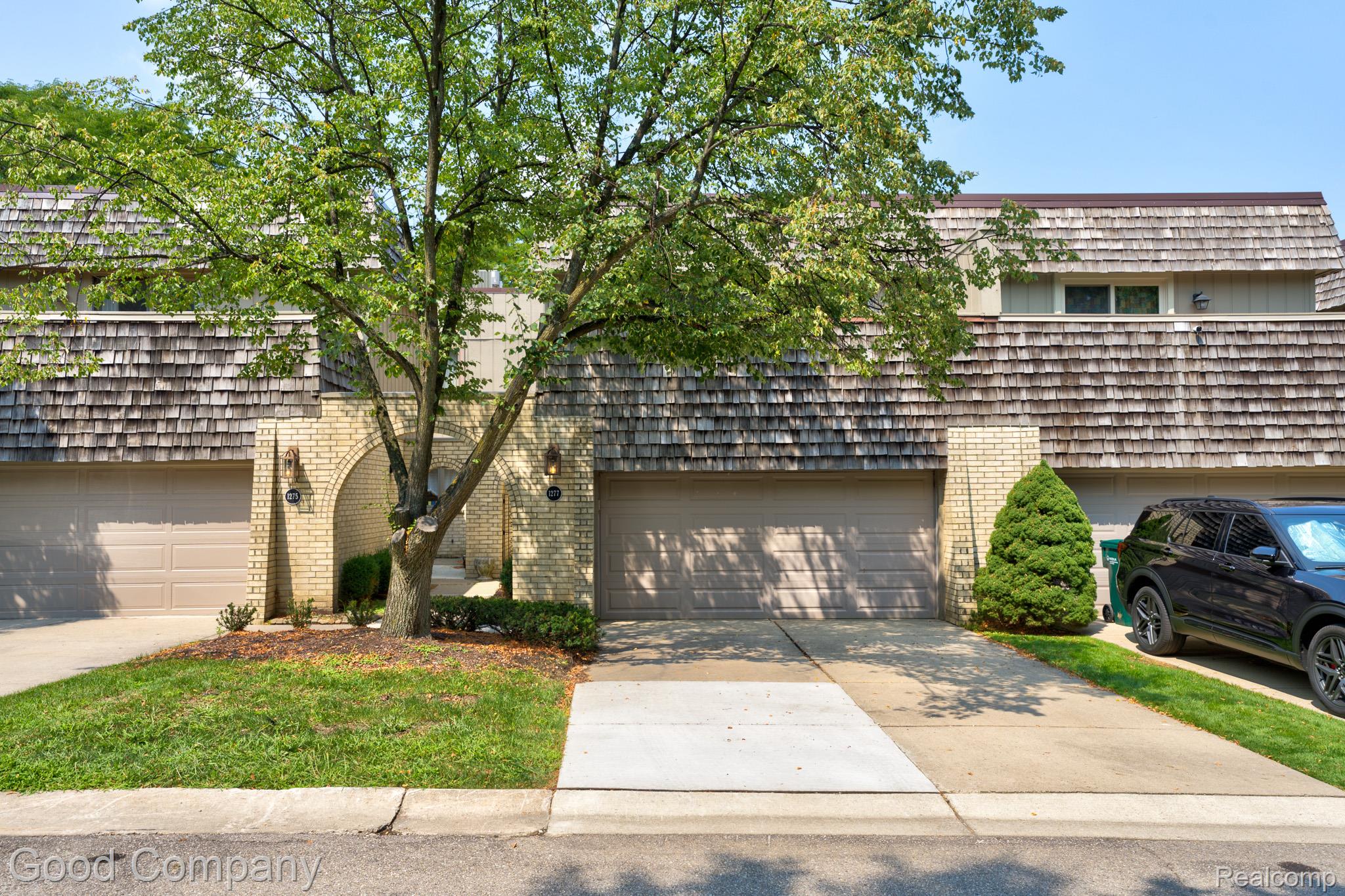 1277 Oakwood Court Property Photo 1