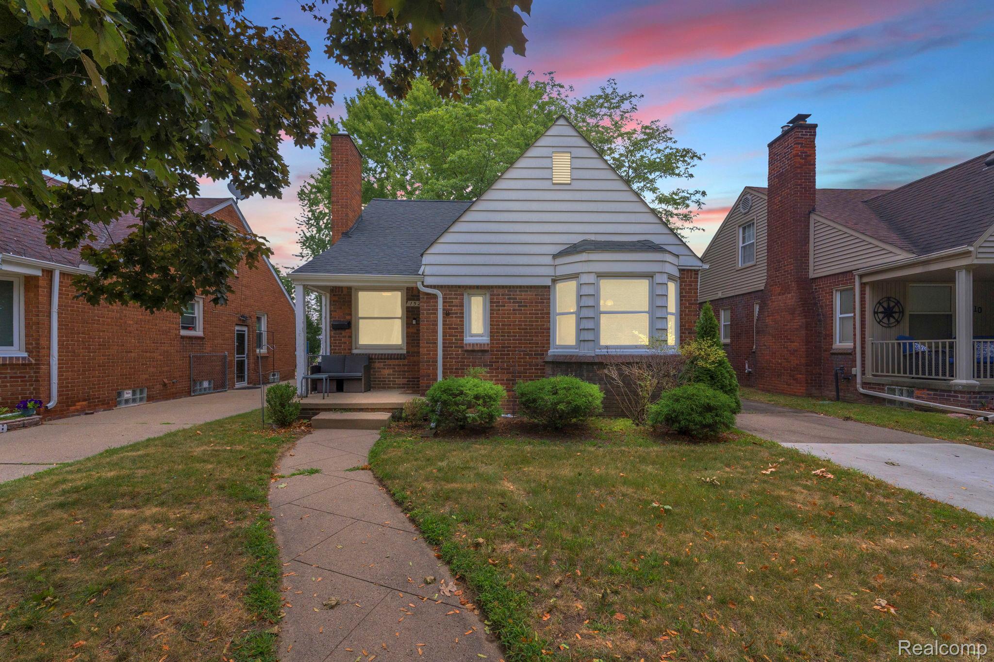 1520 N Vernon Street Property Photo 1