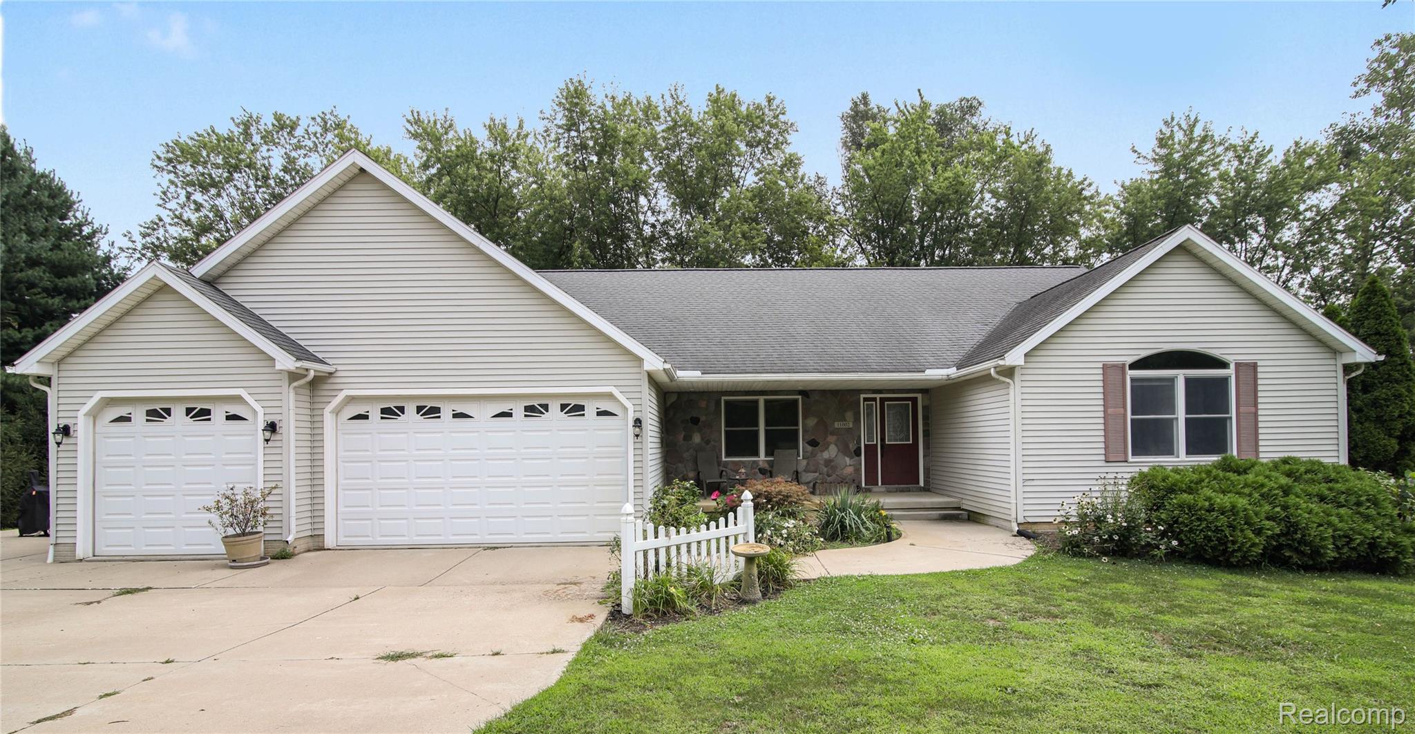 11002 Adams Drive Property Photo 1