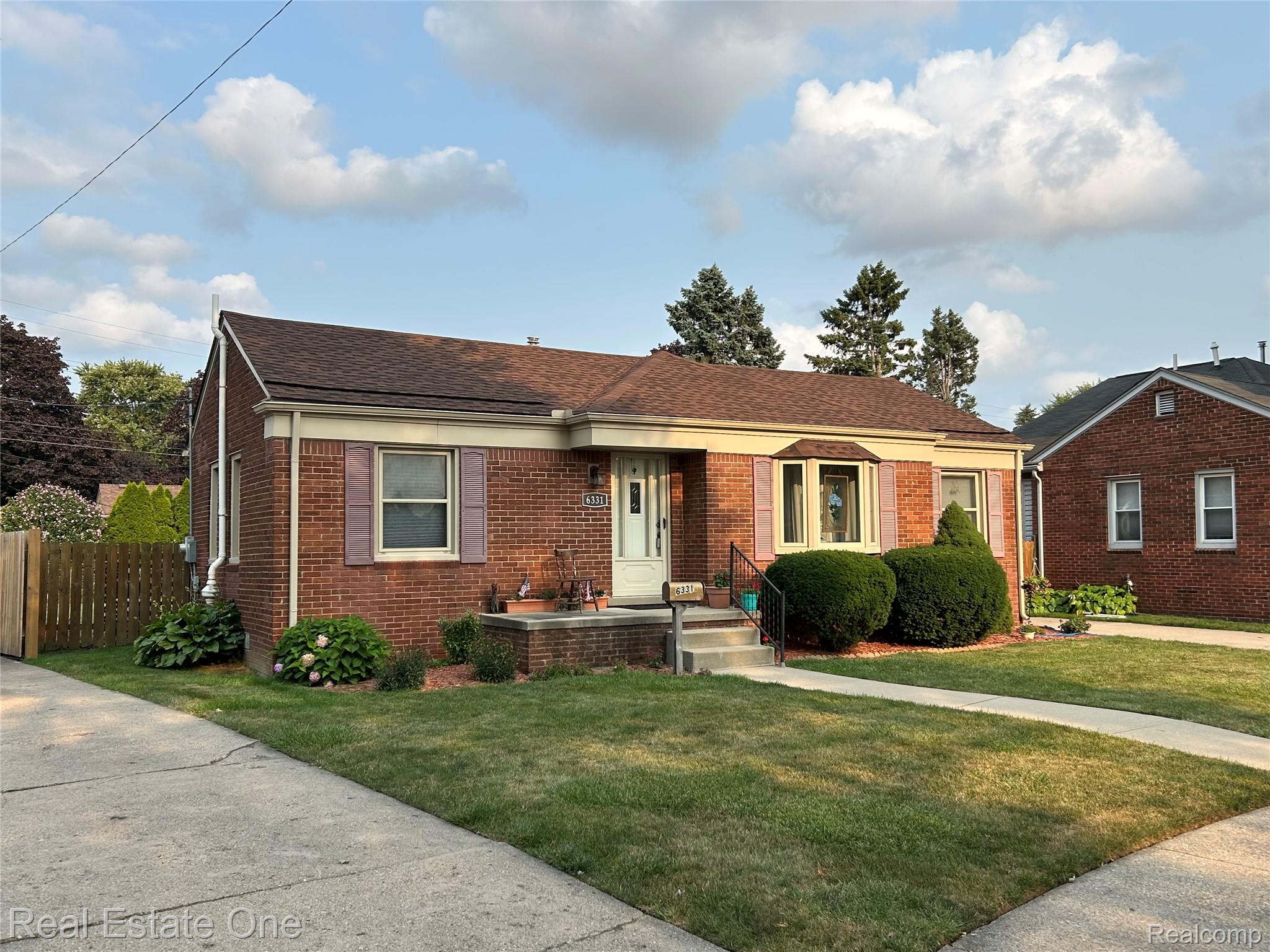 6331 Buckingham Avenue Property Photo 1