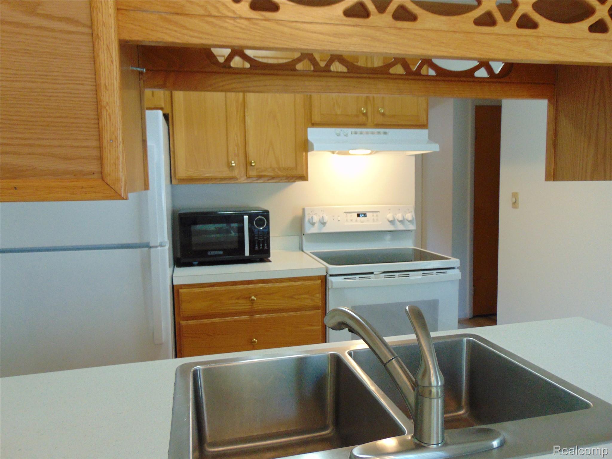 120 Weston Street Property Photo 5