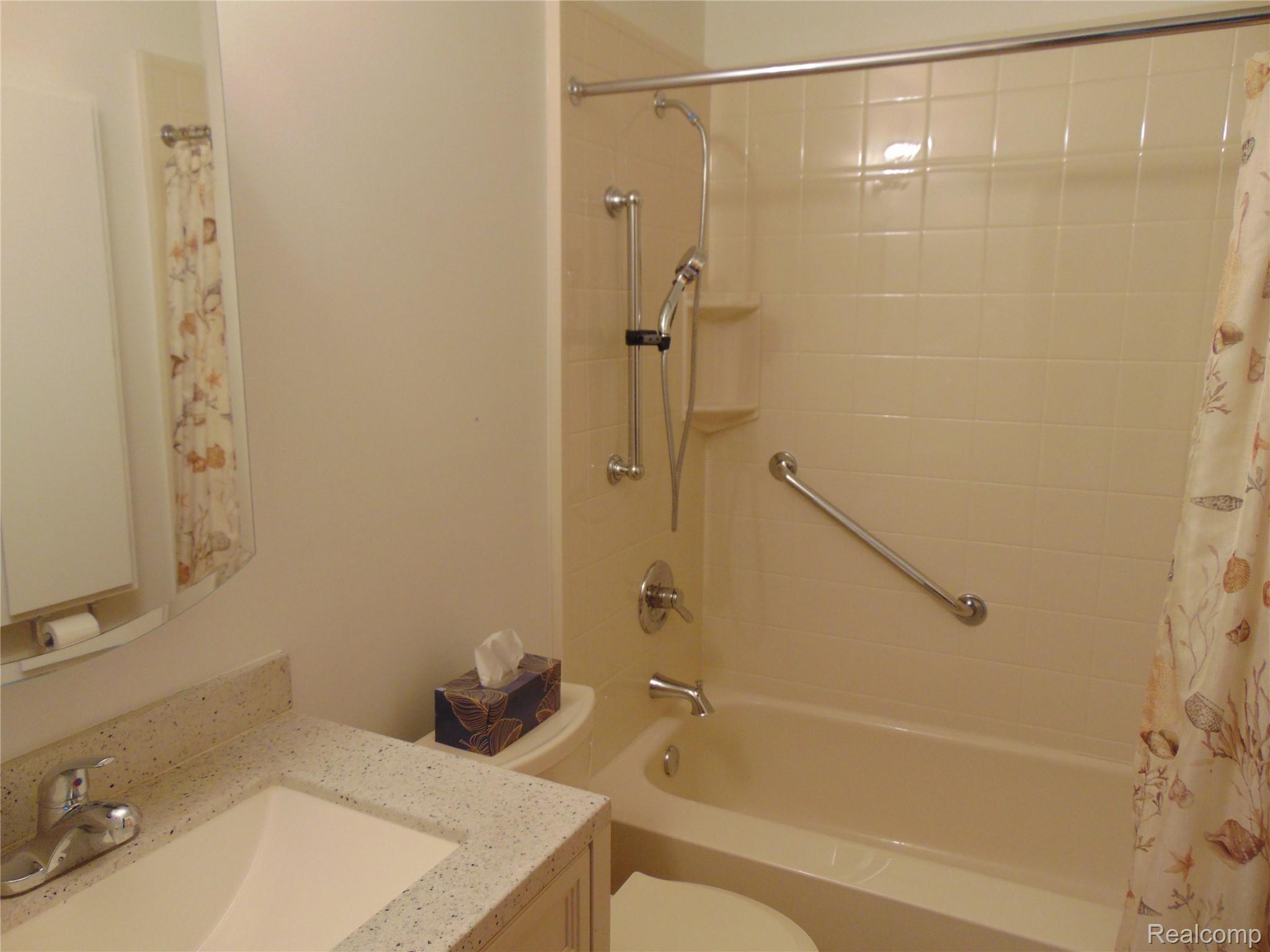 120 Weston Street Property Photo 6