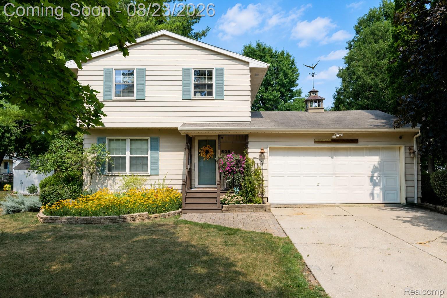605 Autumn Drive Property Photo 1