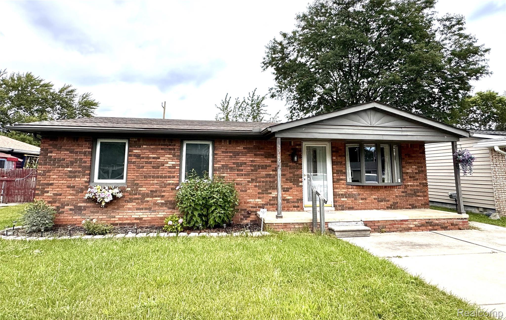 37197 Jefferson Avenue Property Photo 1