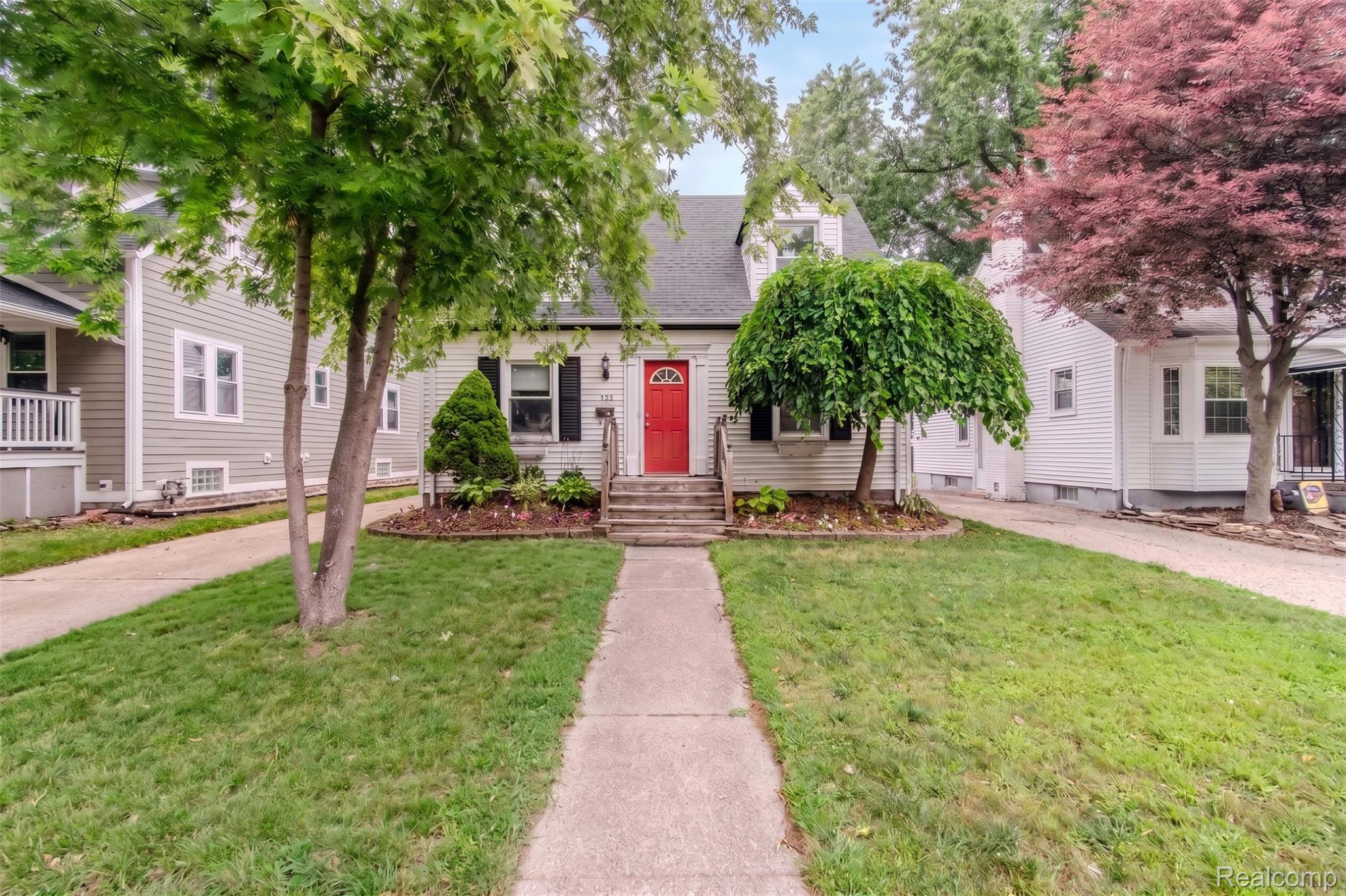 727 Forest Avenue Property Photo 1
