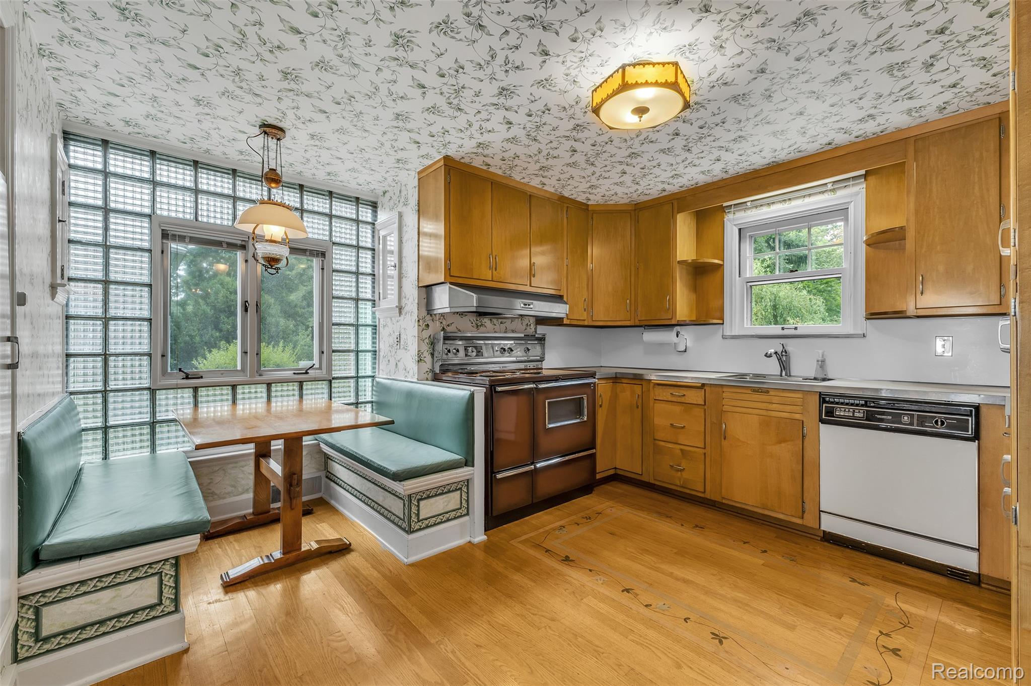 4796 Lakeshore Road Property Photo 4