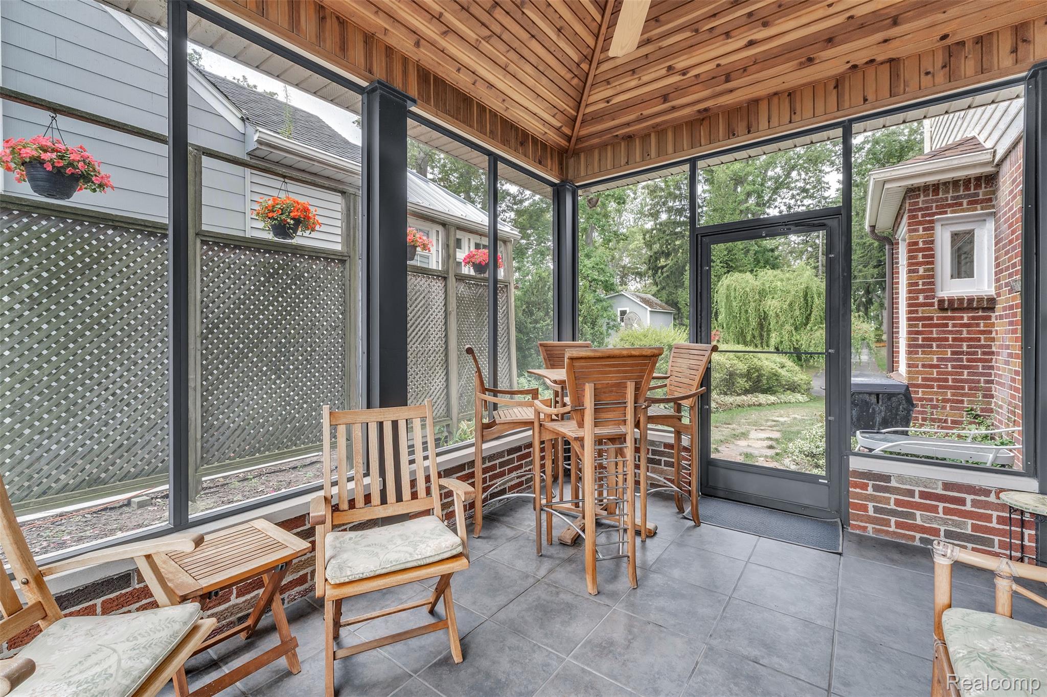 4796 Lakeshore Road Property Photo 19