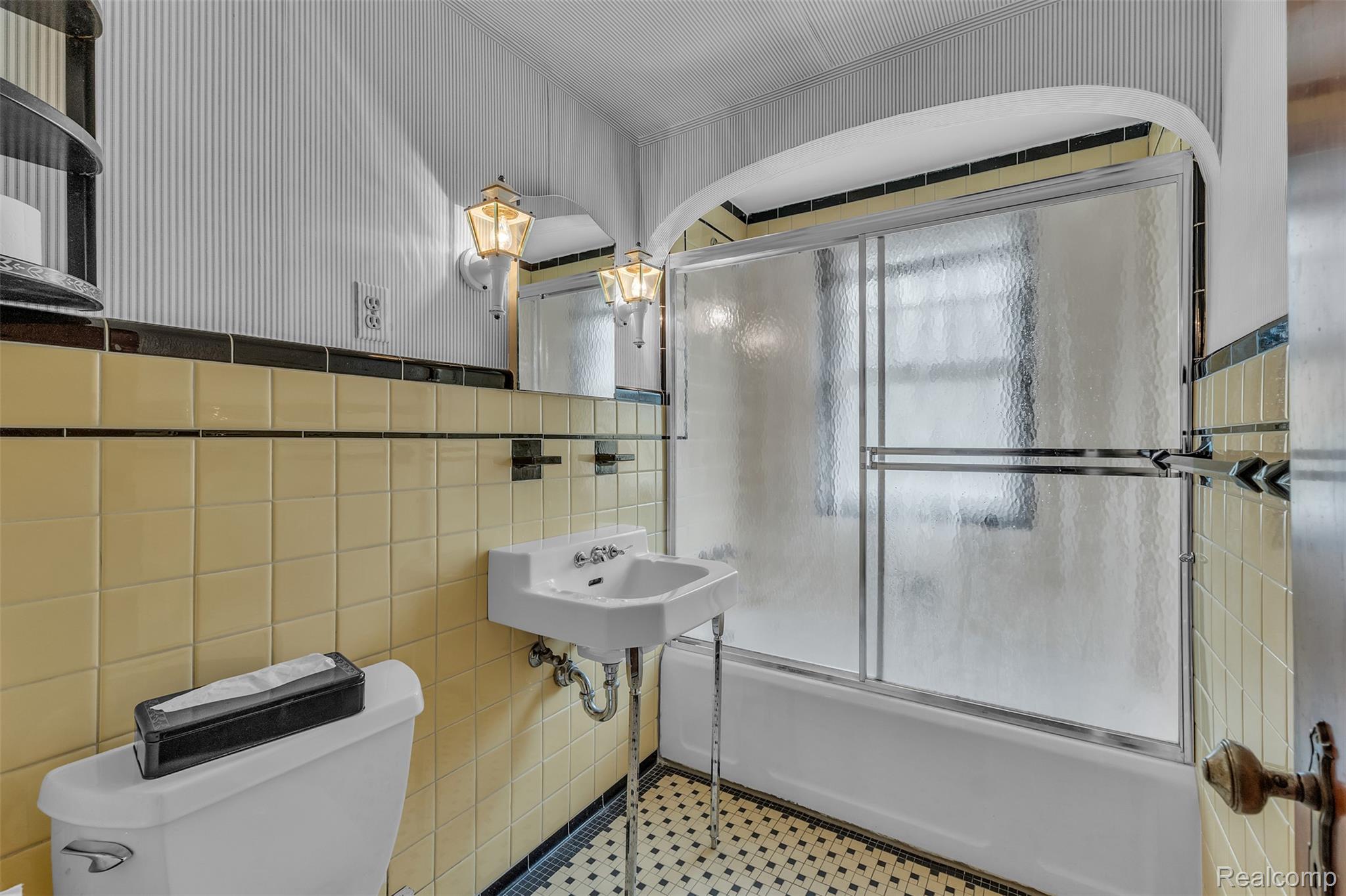 4796 Lakeshore Road Property Photo 25
