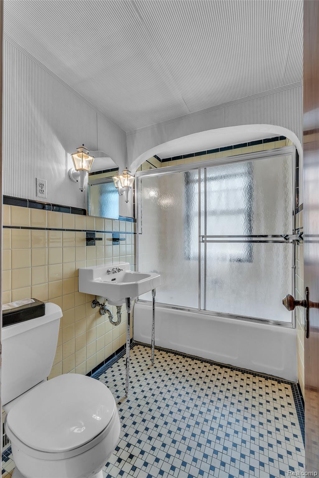 4796 Lakeshore Road Property Photo 27