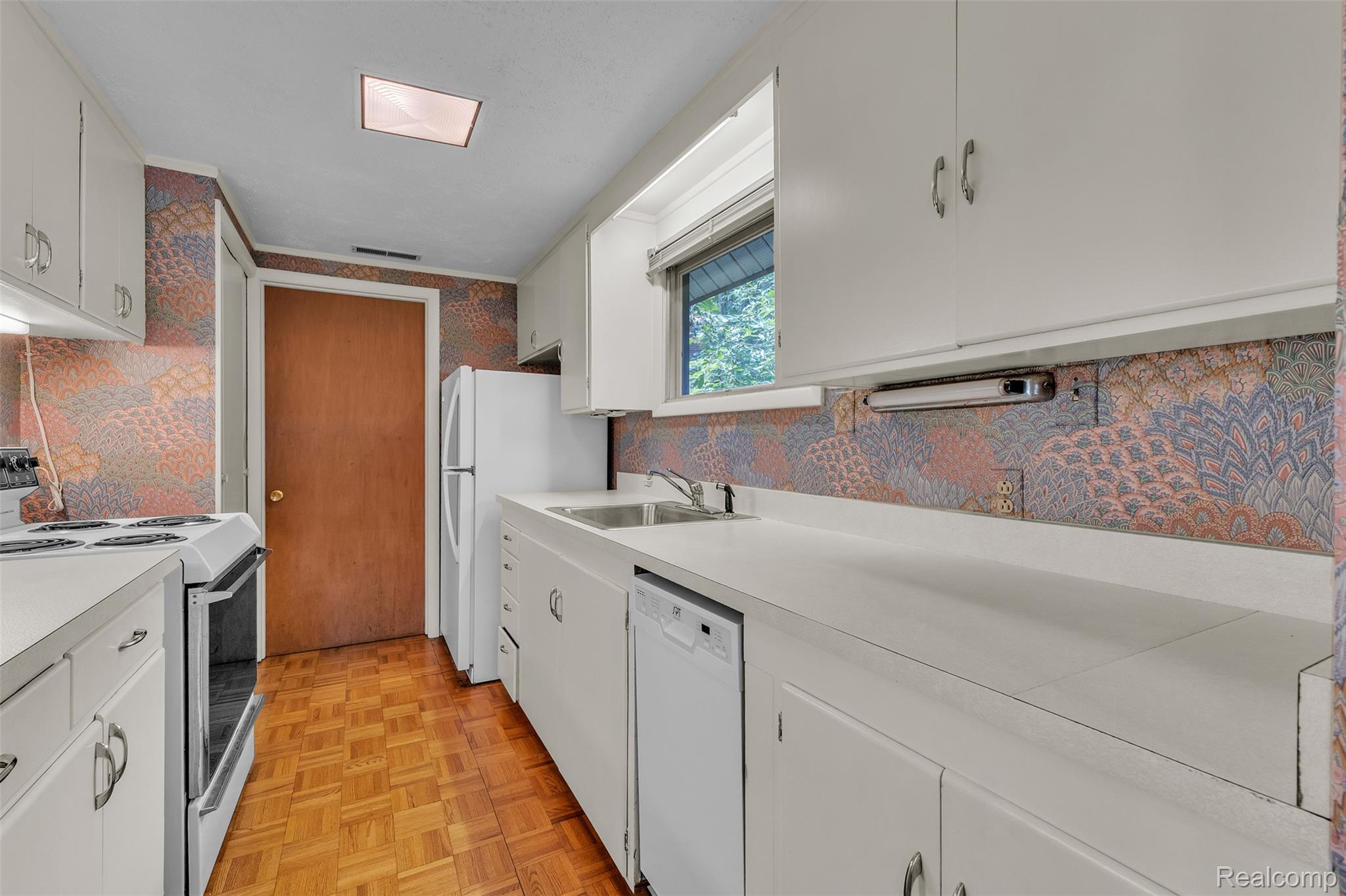 4796 Lakeshore Road Property Photo 85