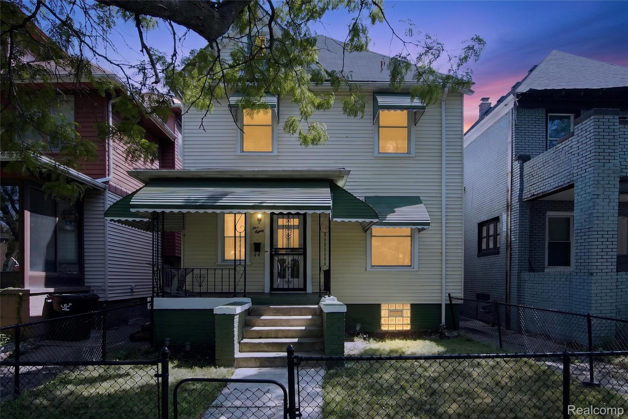580 Melbourne Street Property Photo 1