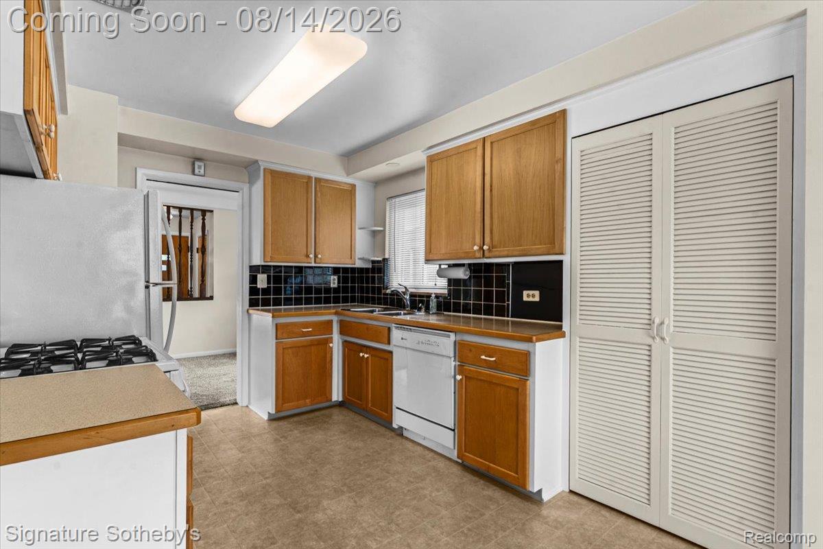 28399 Palmer Boulevard Property Photo 11