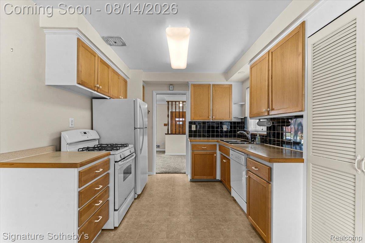 28399 Palmer Boulevard Property Photo 12
