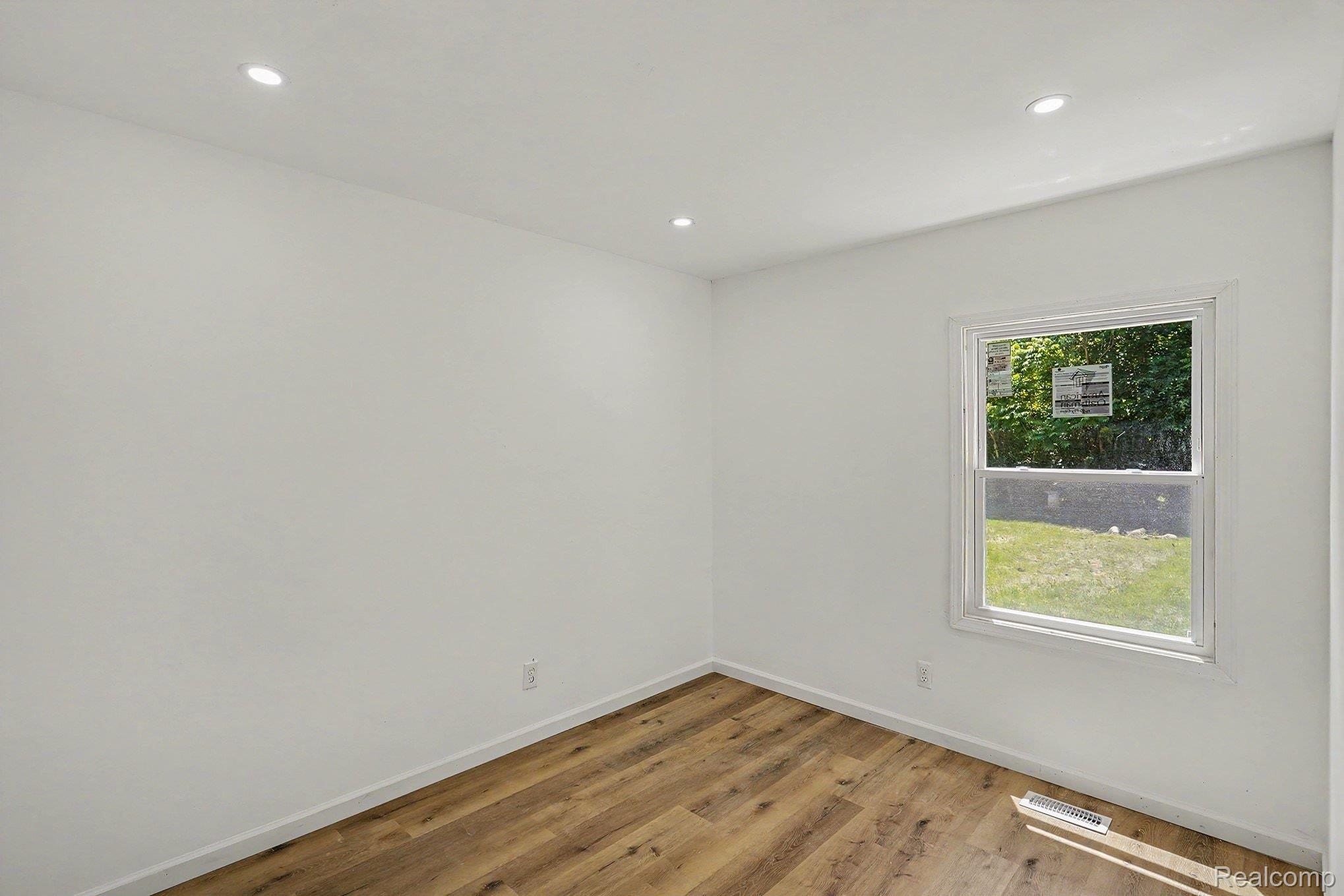 3217 W Cass Avenue Property Photo 9