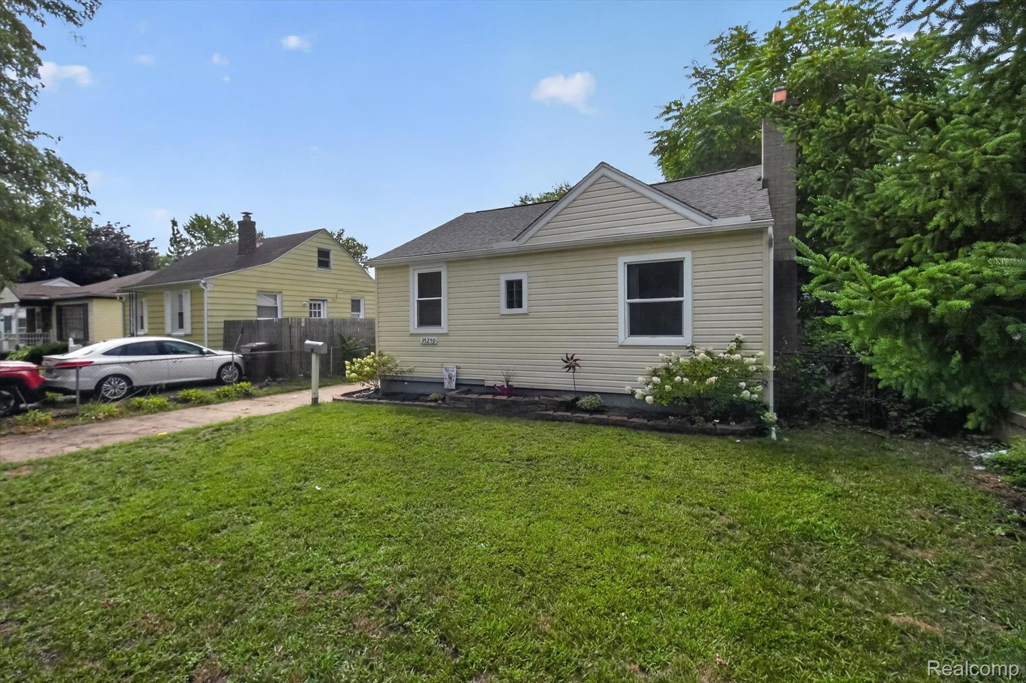 35259 Currier Street Property Photo 2