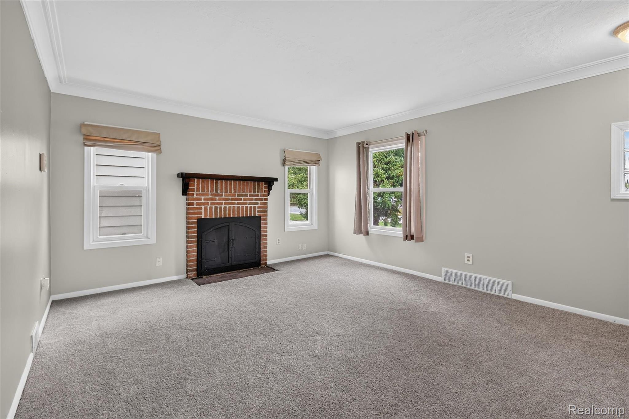 35259 Currier Street Property Photo 6