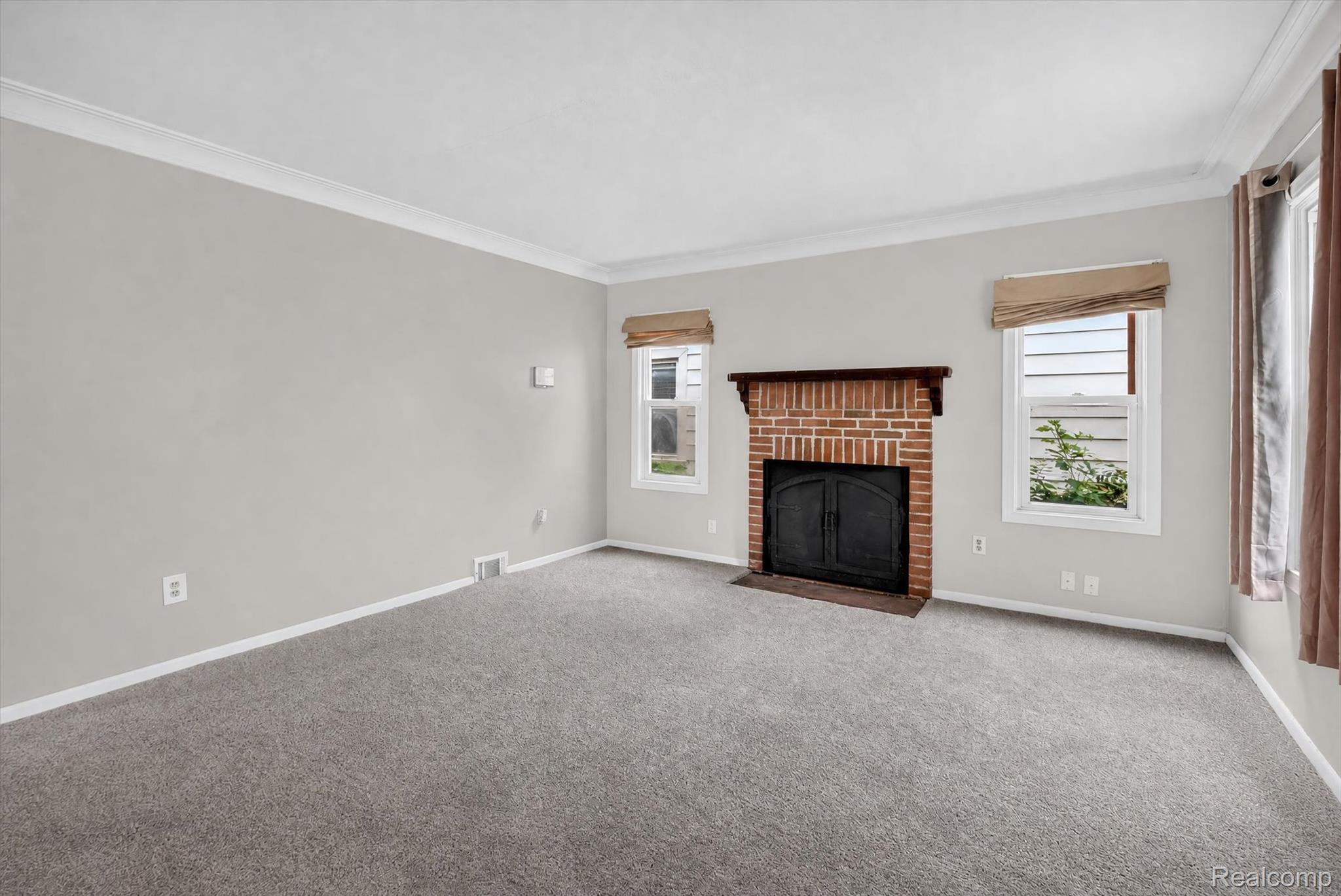 35259 Currier Street Property Photo 7