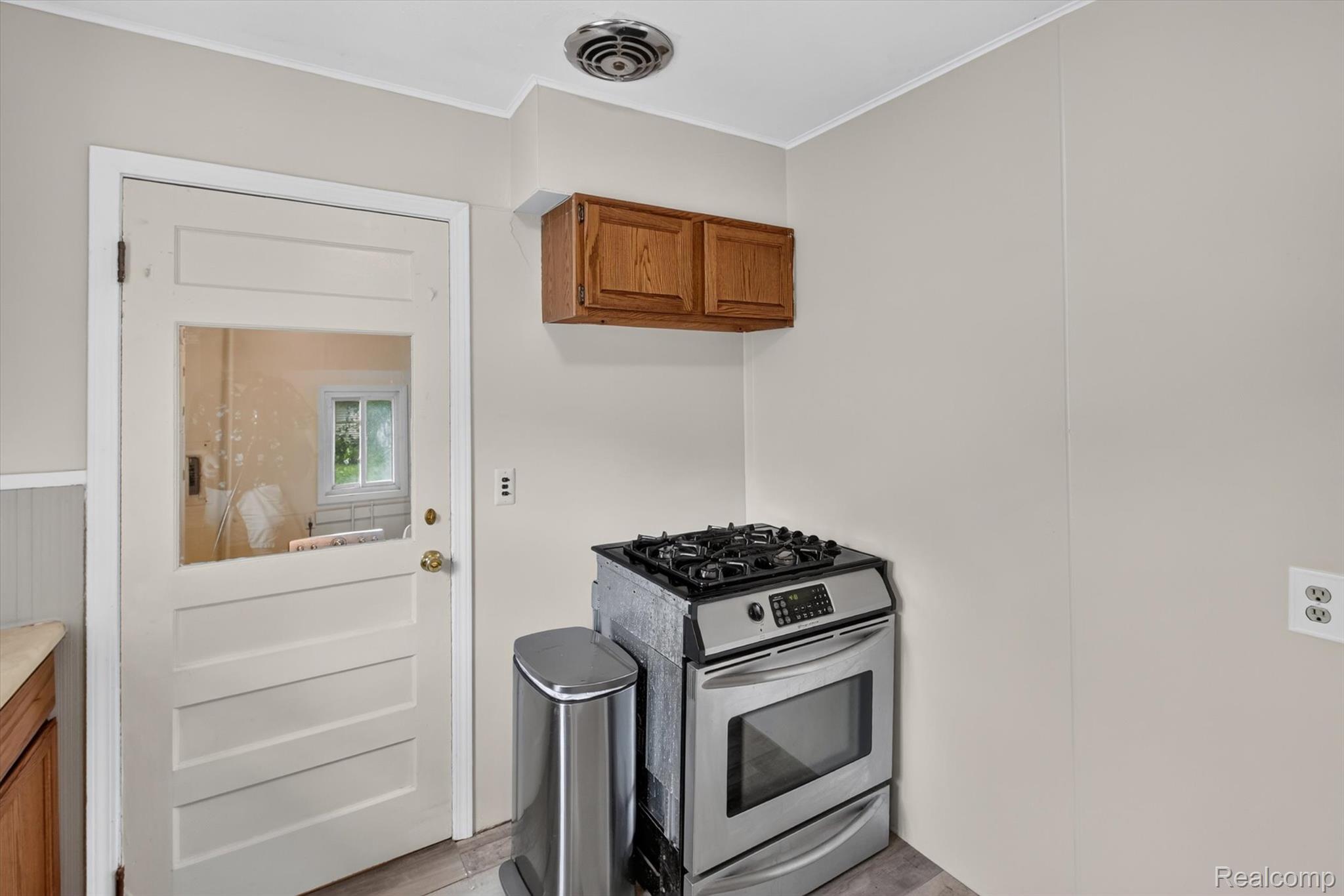 35259 Currier Street Property Photo 13