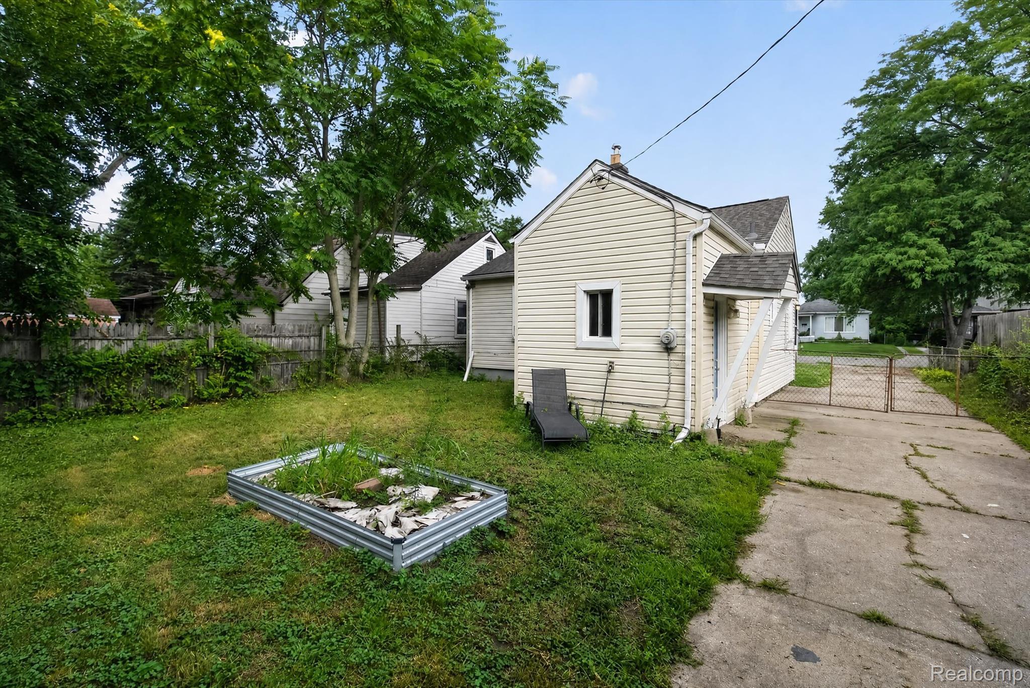 35259 Currier Street Property Photo 27