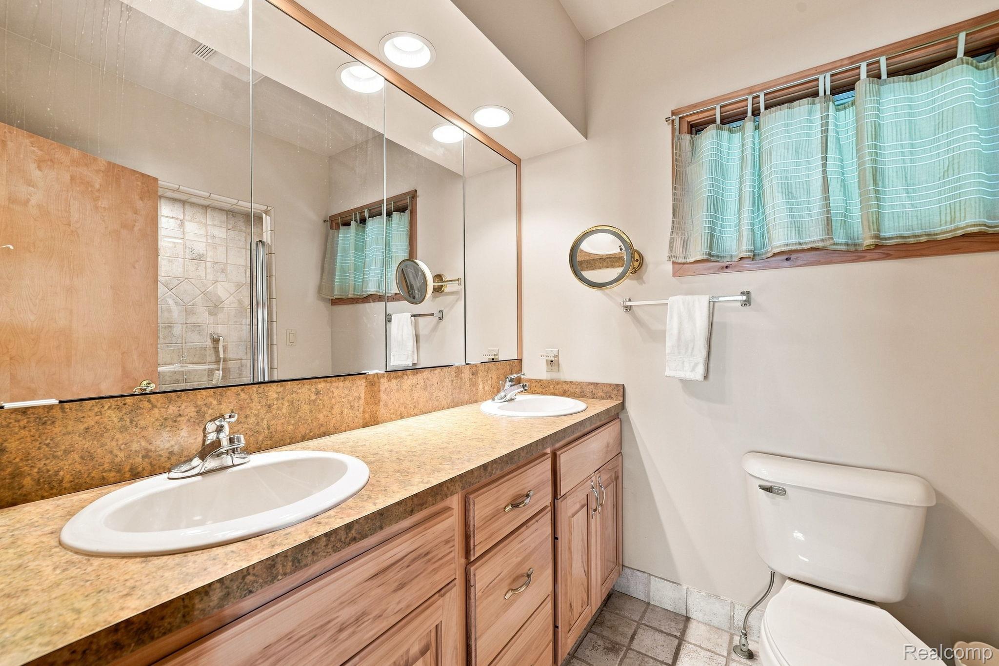 170 Flagpoint Avenue Property Photo 31