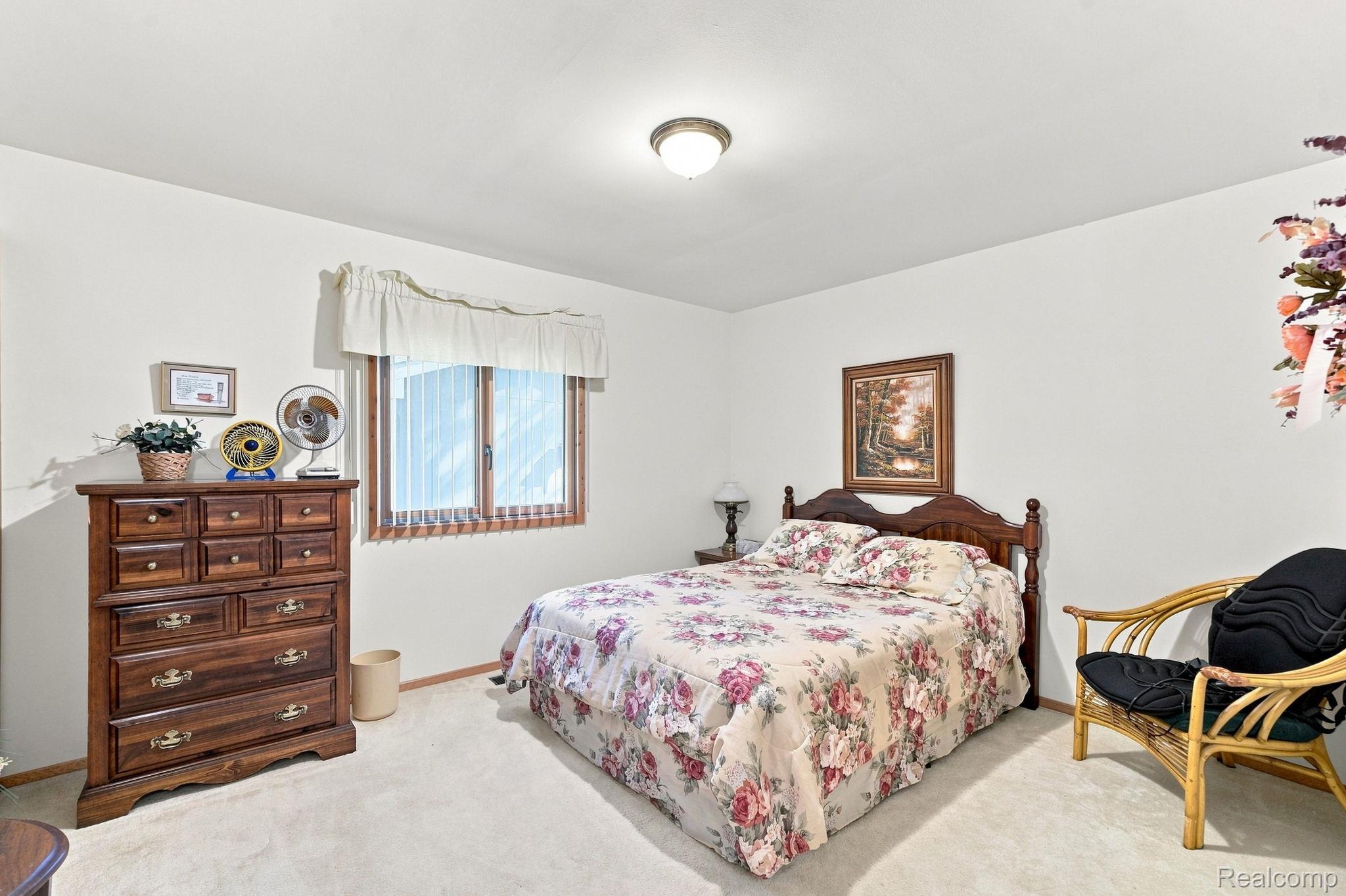 170 Flagpoint Avenue Property Photo 39