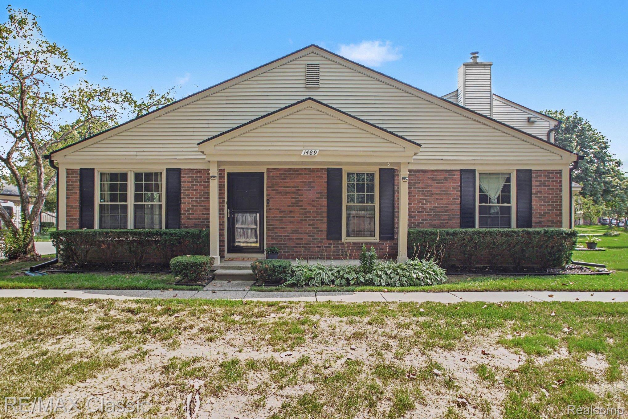1489 Dover Hill Property Photo 2