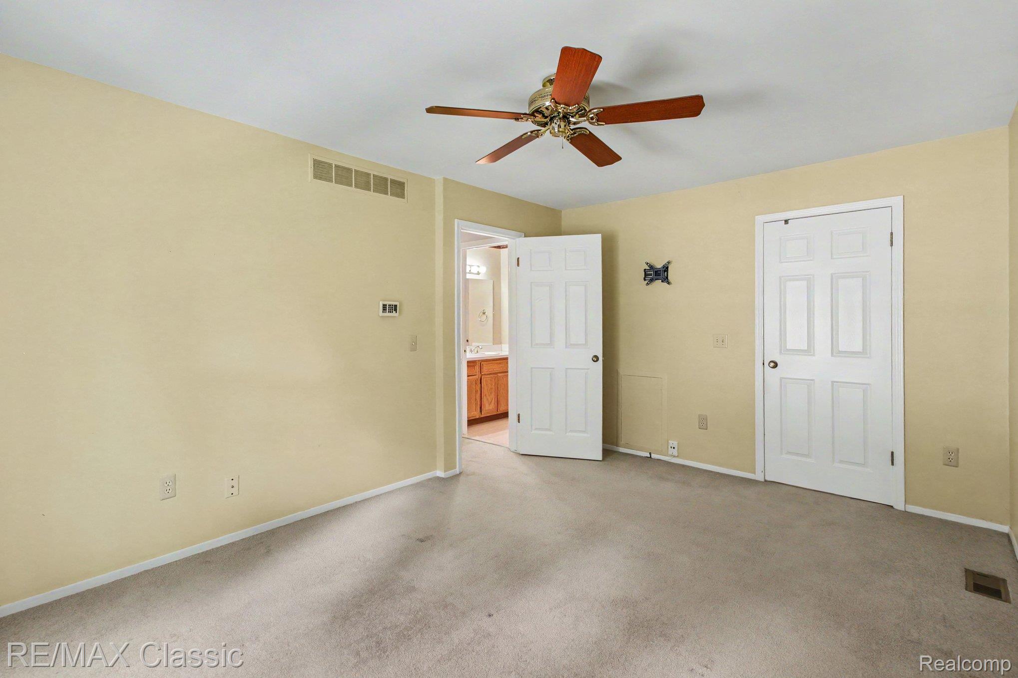 1489 Dover Hill Property Photo 9