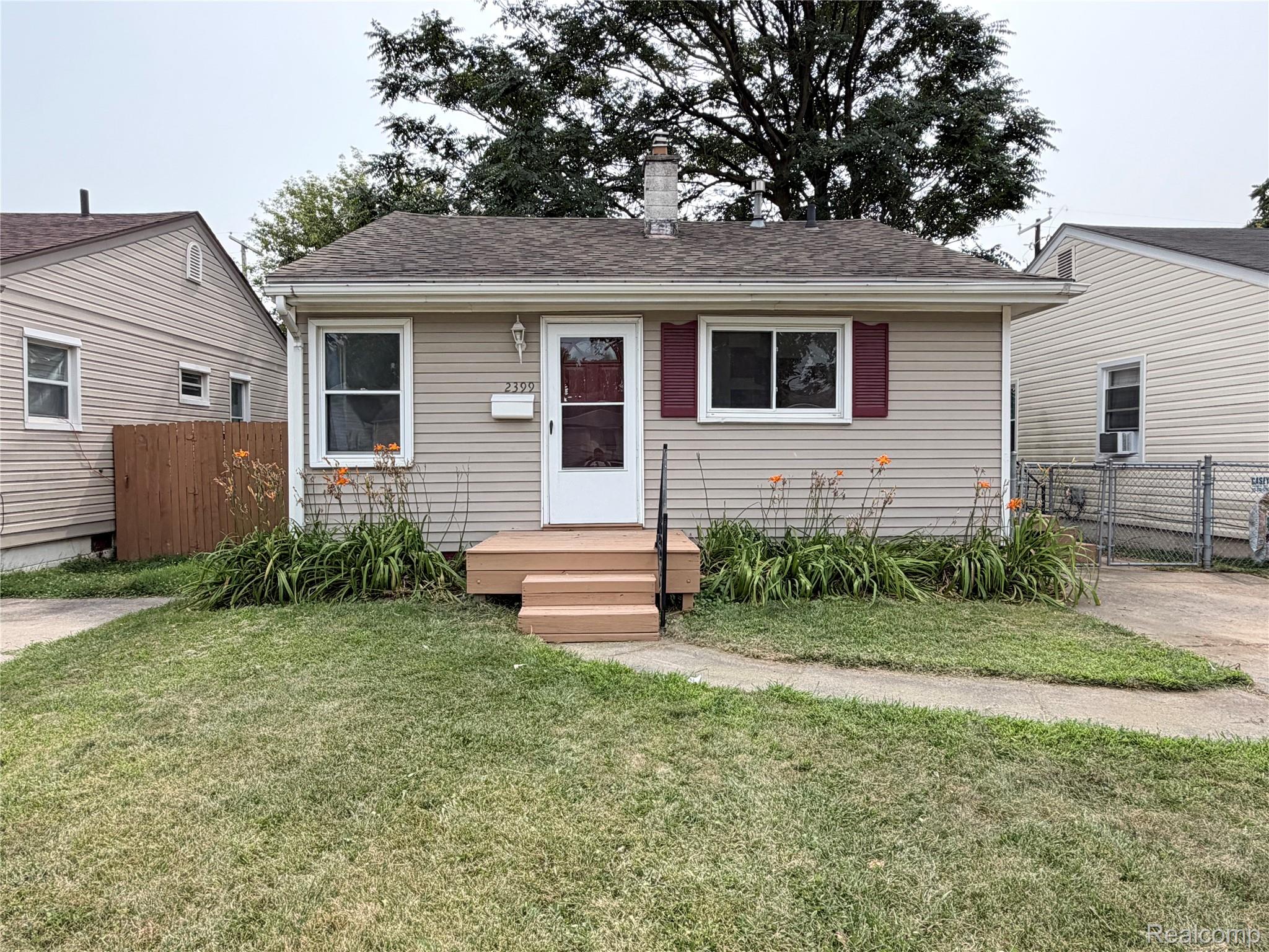 2399 Fisher Street Property Photo 1