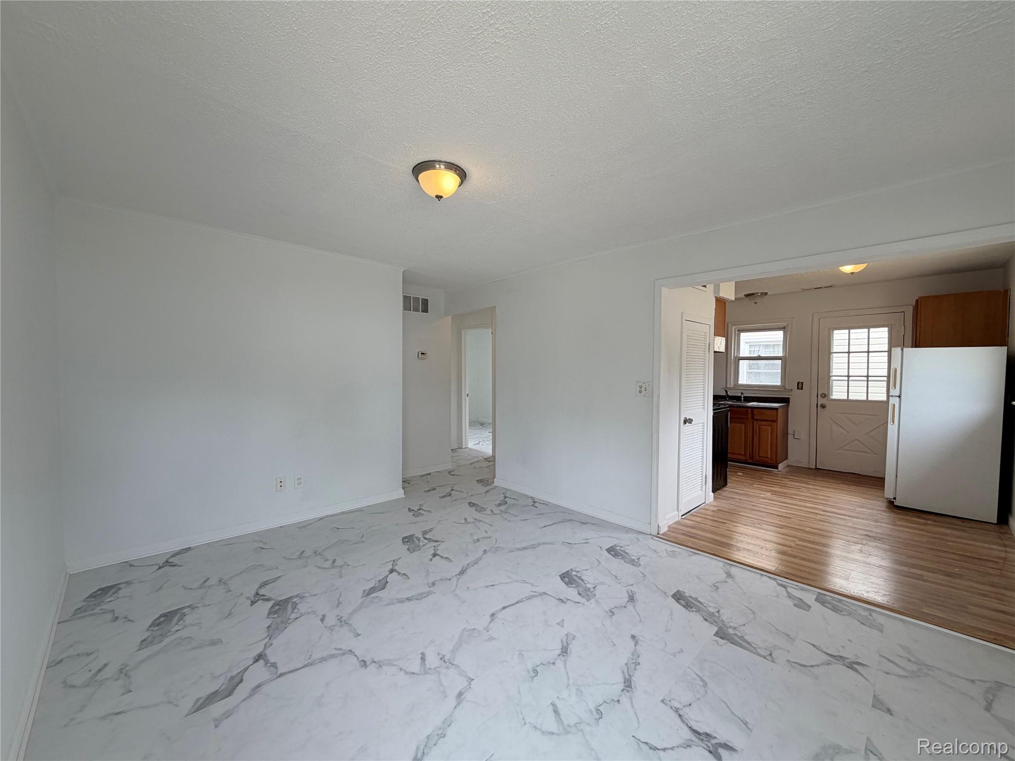 2399 Fisher Street Property Photo 5