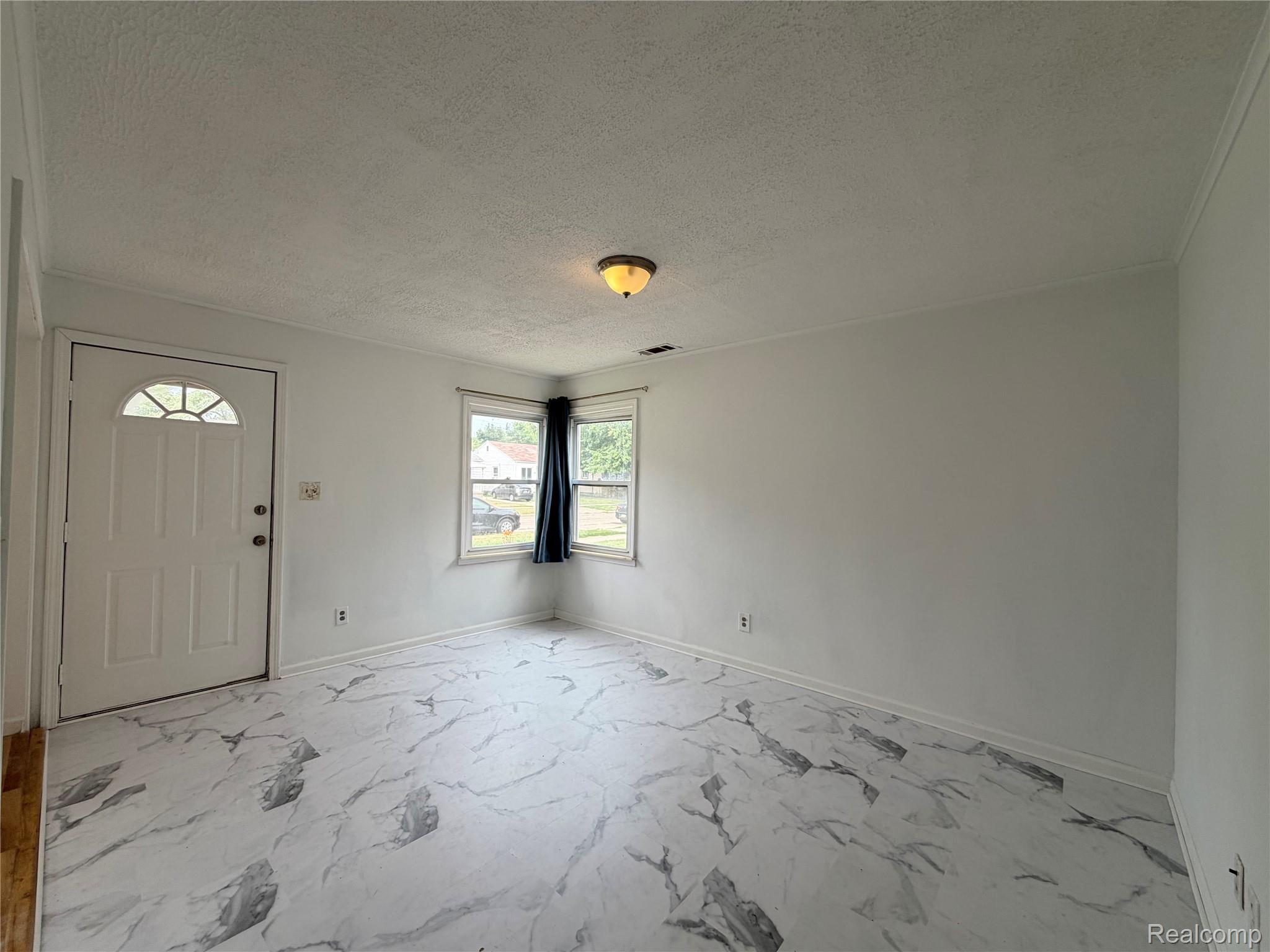 2399 Fisher Street Property Photo 6