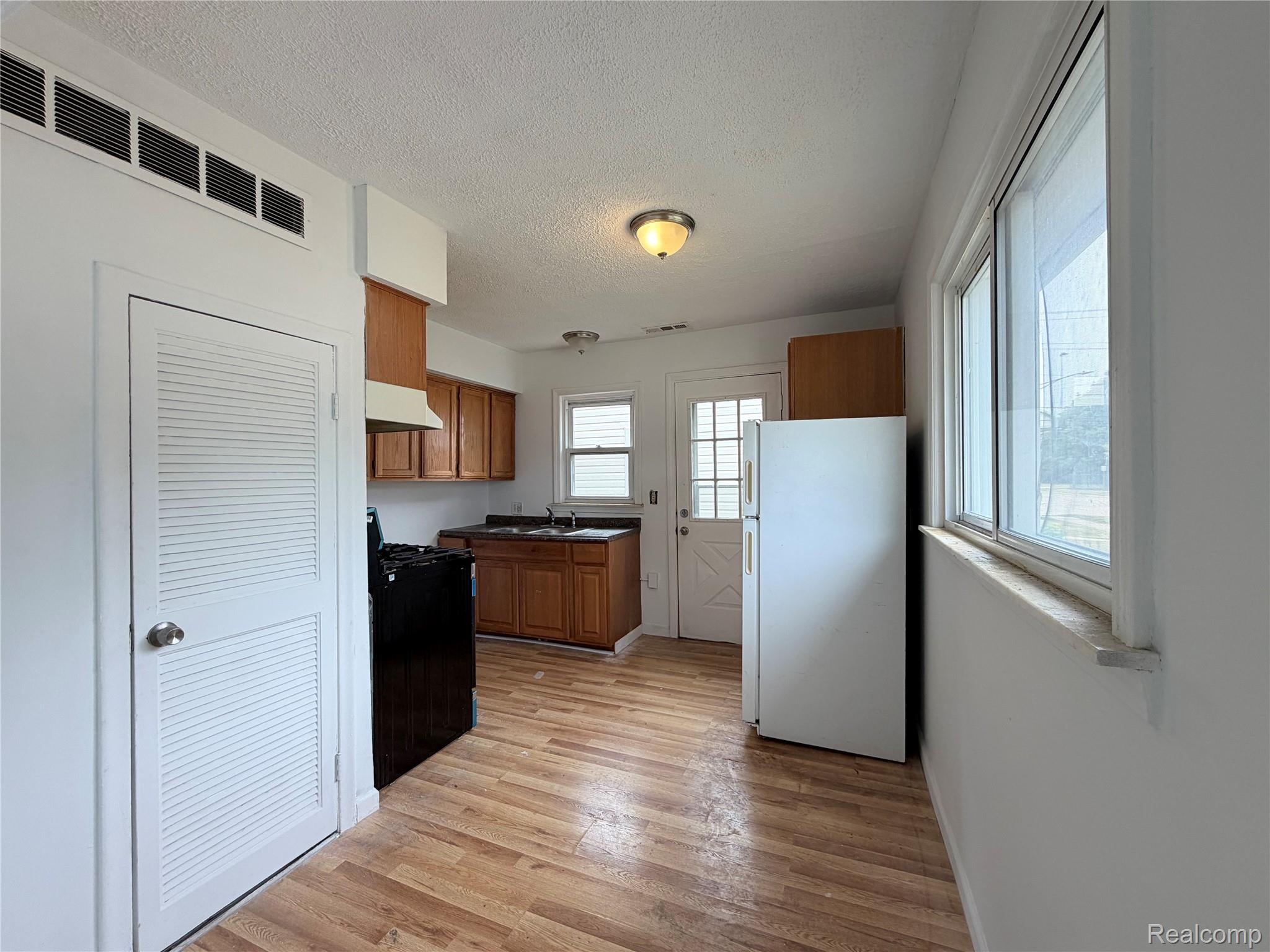 2399 Fisher Street Property Photo 7