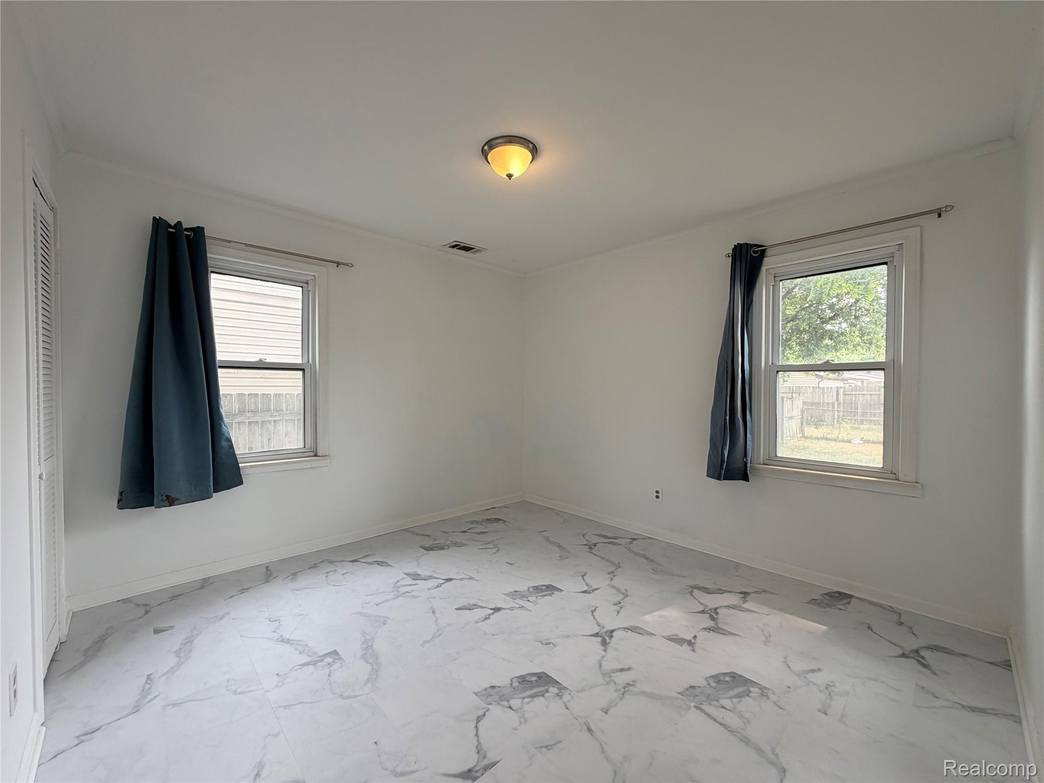 2399 Fisher Street Property Photo 10