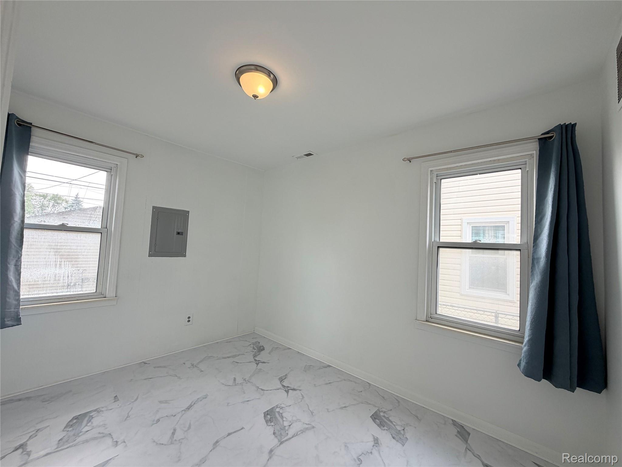 2399 Fisher Street Property Photo 12