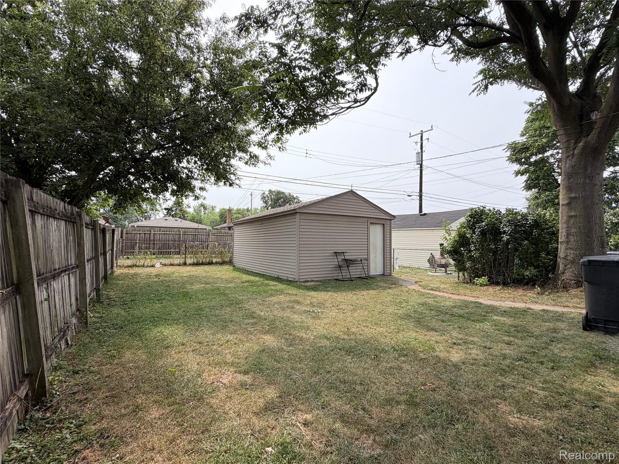 2399 Fisher Street Property Photo 15