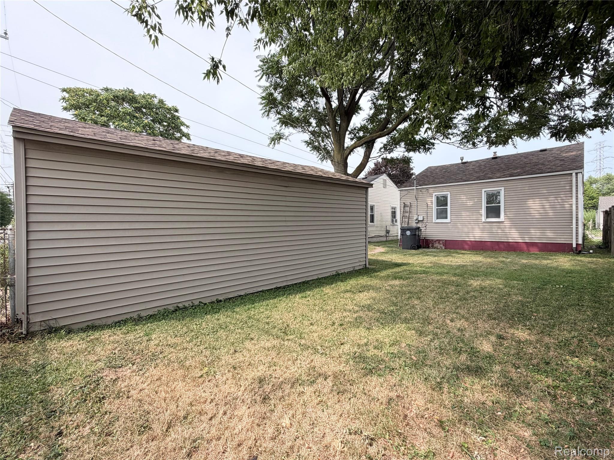 2399 Fisher Street Property Photo 16